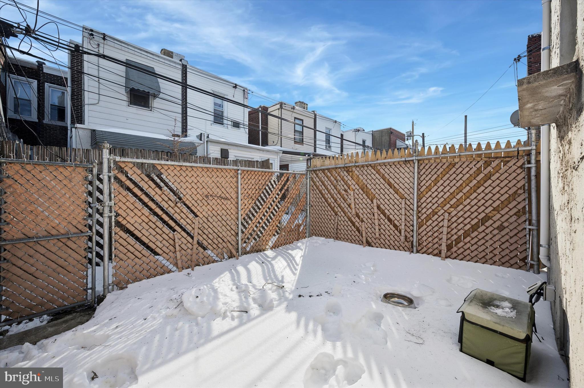 2851 ARAMINGO AVENUE