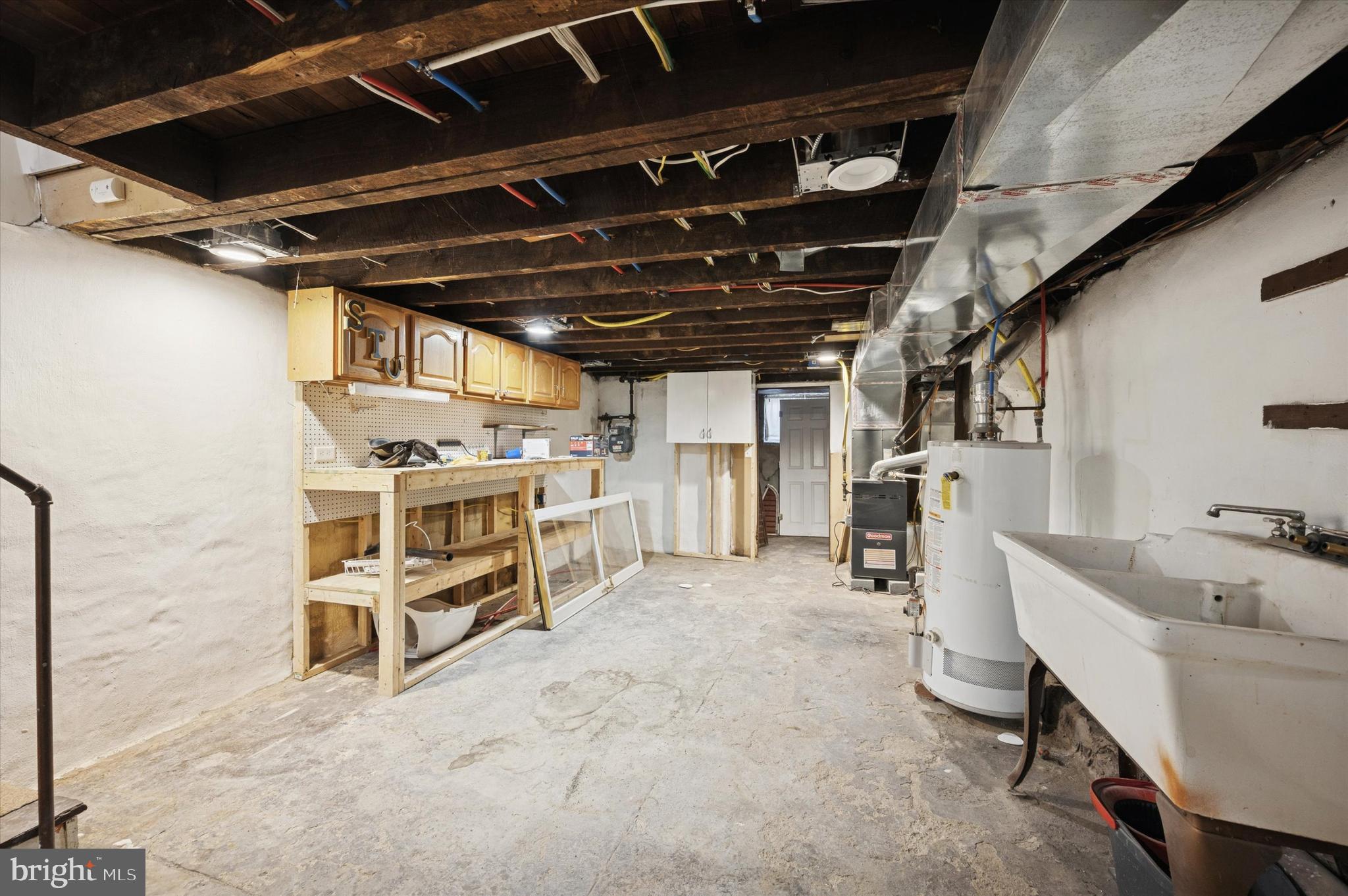 2851 ARAMINGO AVENUE