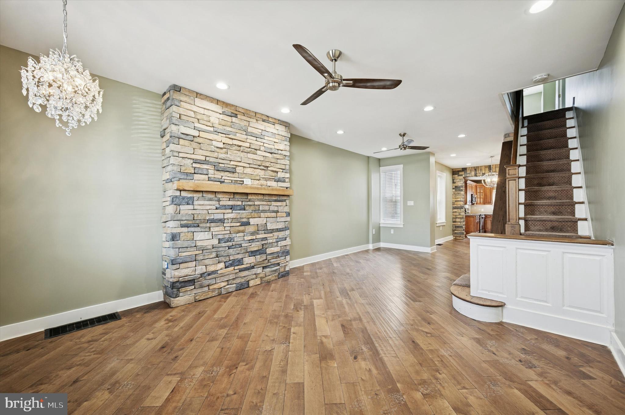 2851 ARAMINGO AVENUE