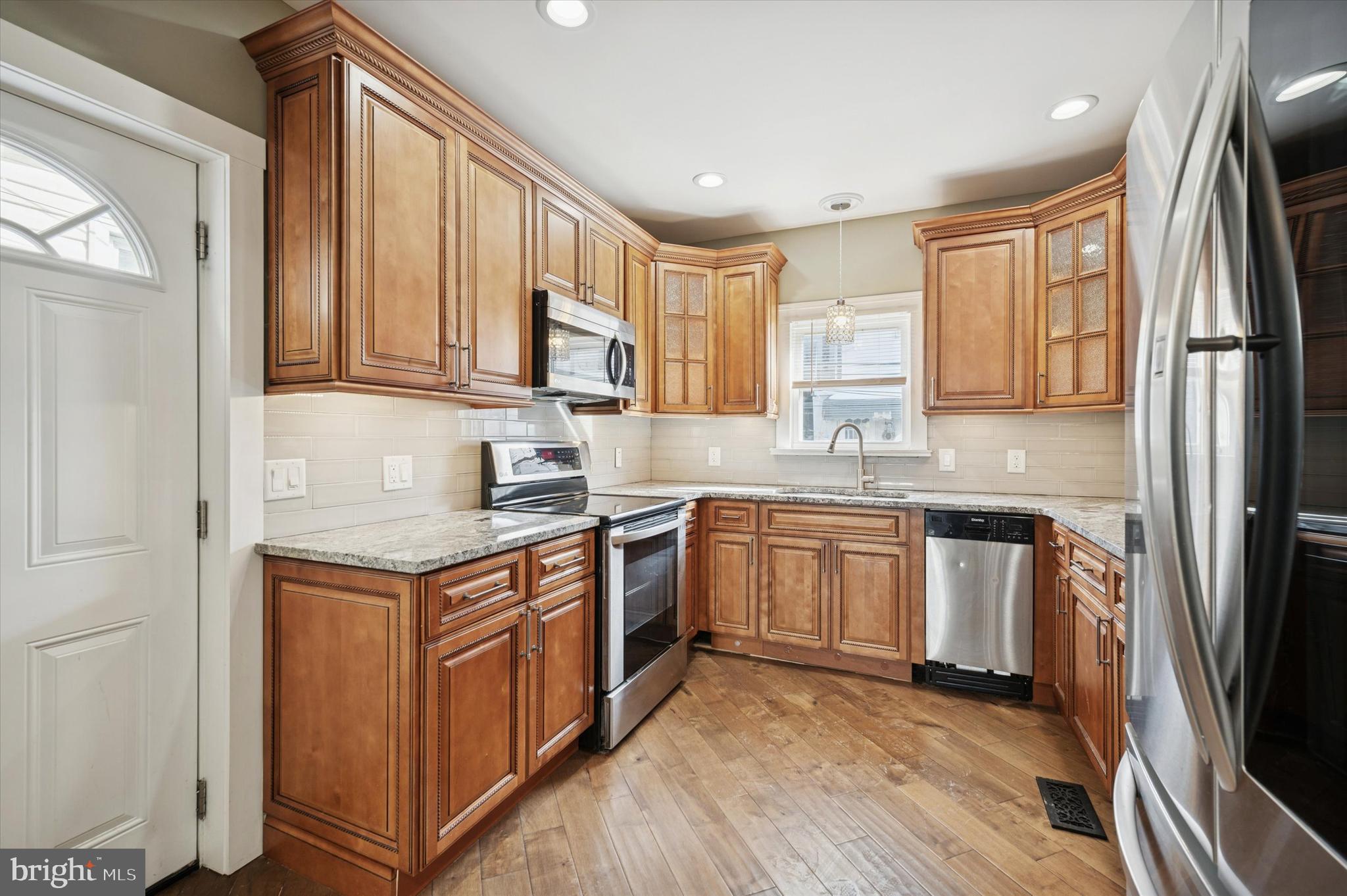 2851 ARAMINGO AVENUE