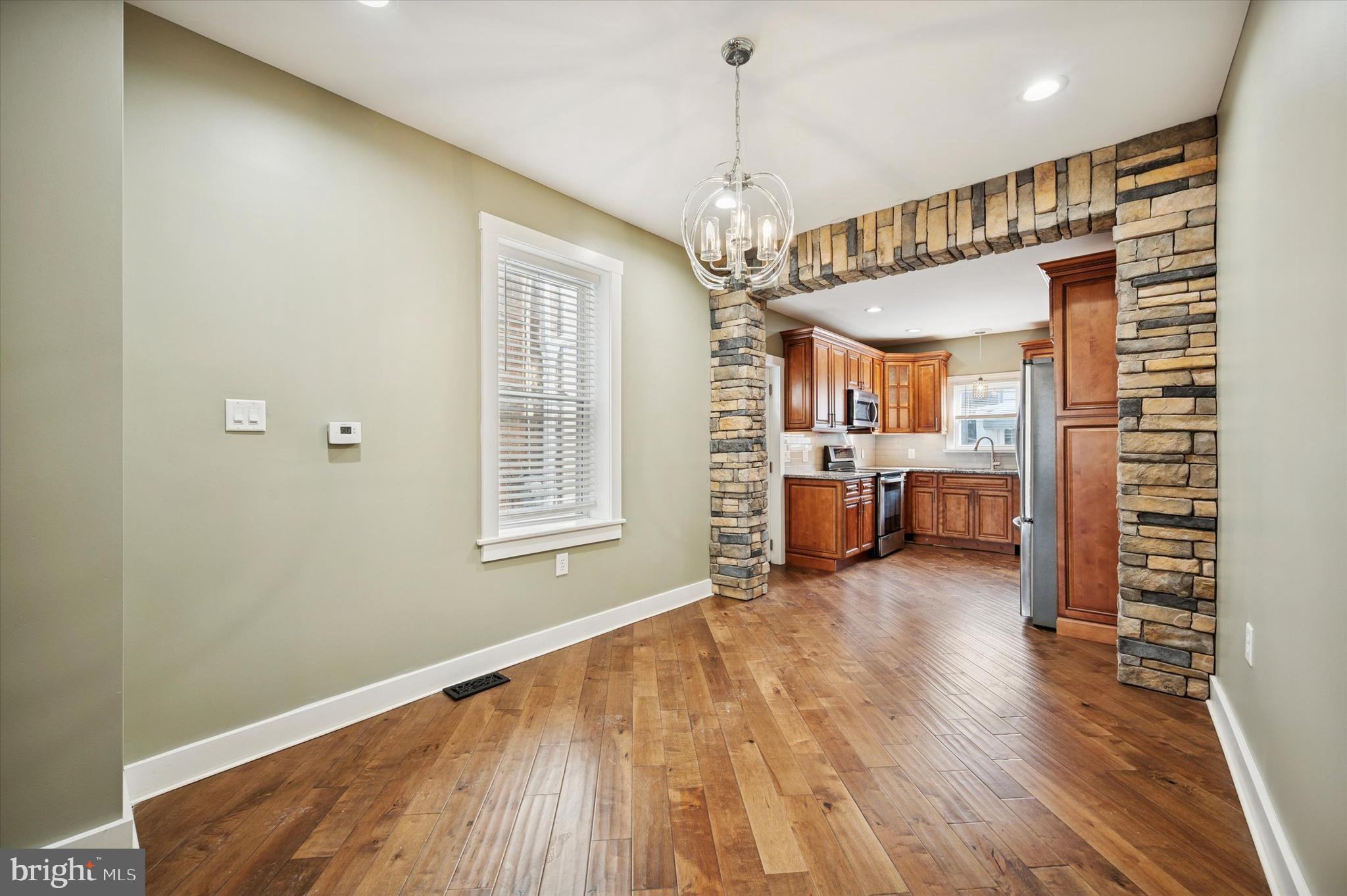 2851 ARAMINGO AVENUE