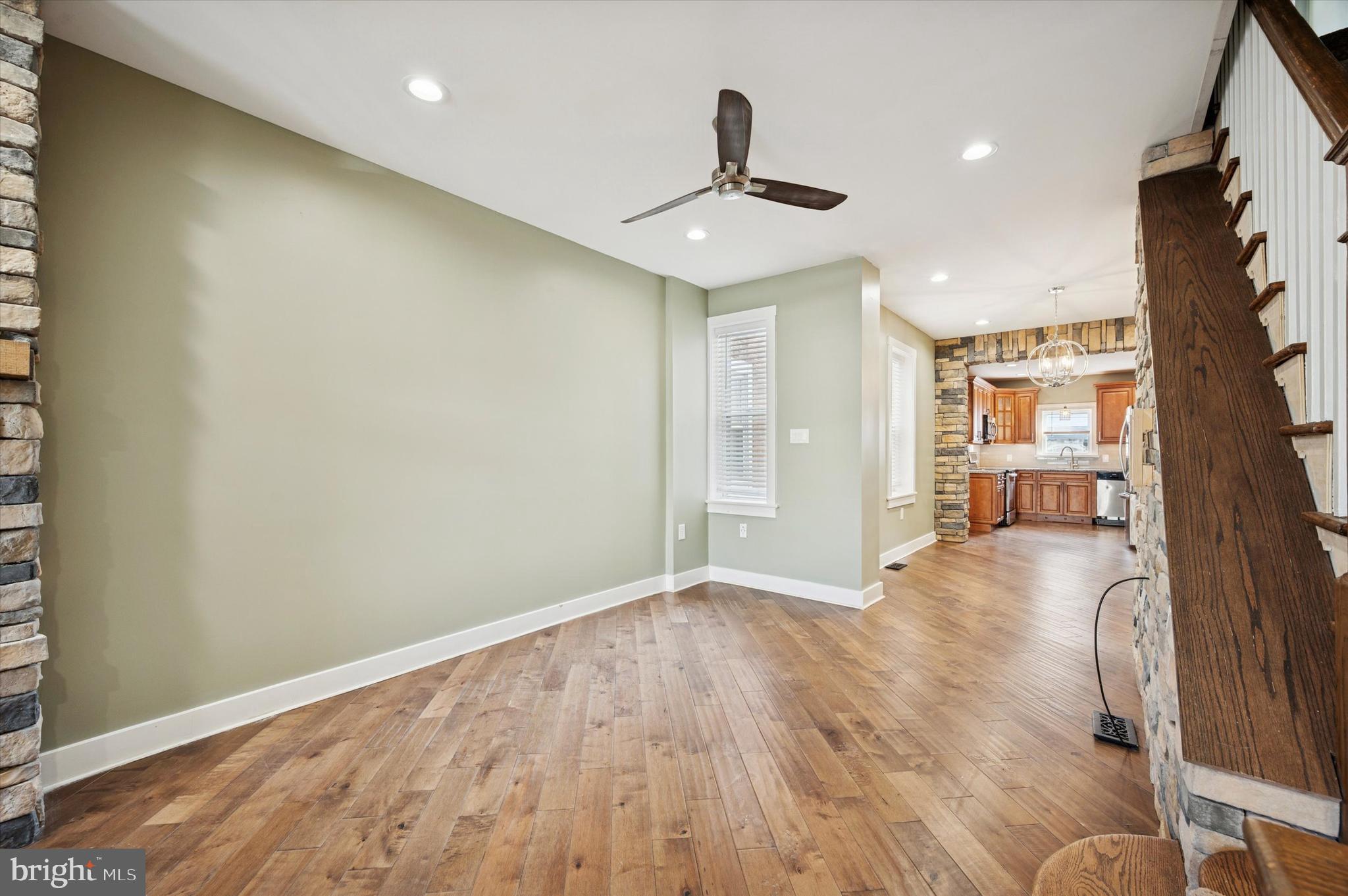 2851 ARAMINGO AVENUE