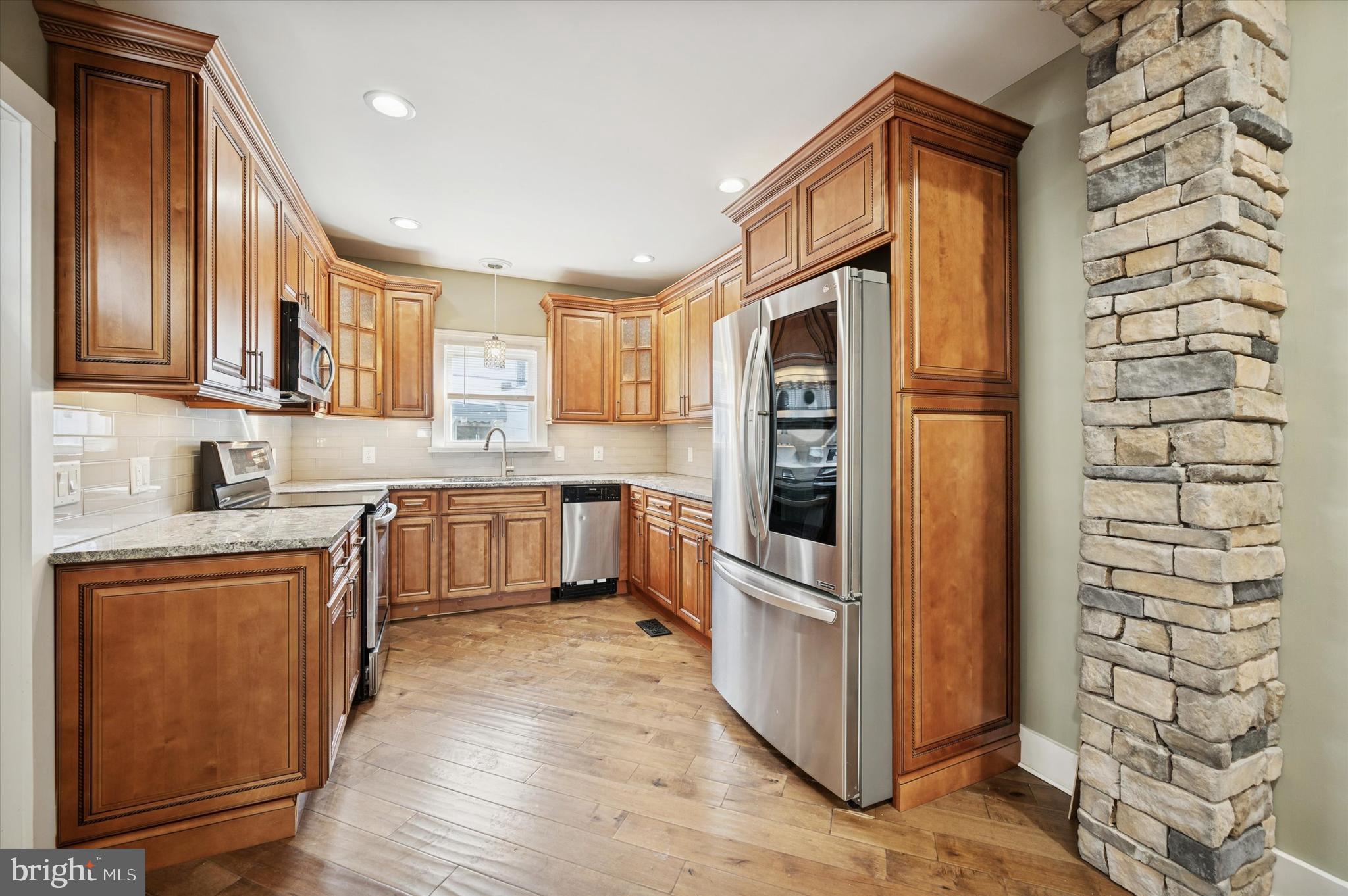 2851 ARAMINGO AVENUE