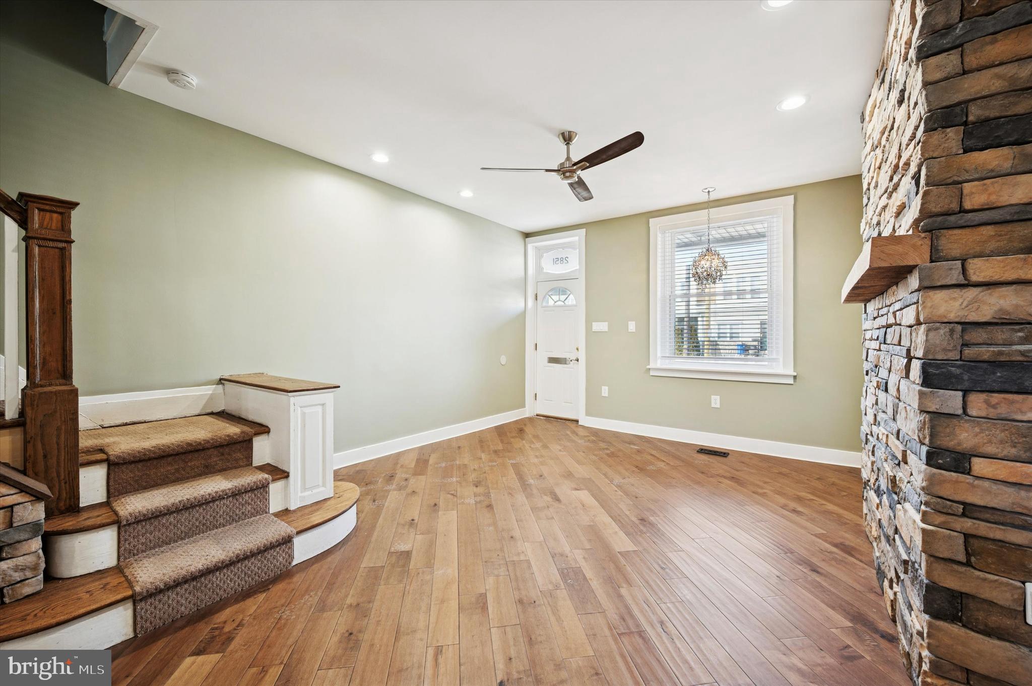 2851 ARAMINGO AVENUE