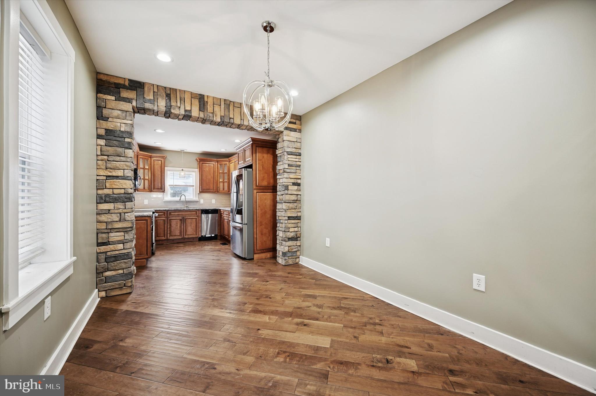 2851 ARAMINGO AVENUE