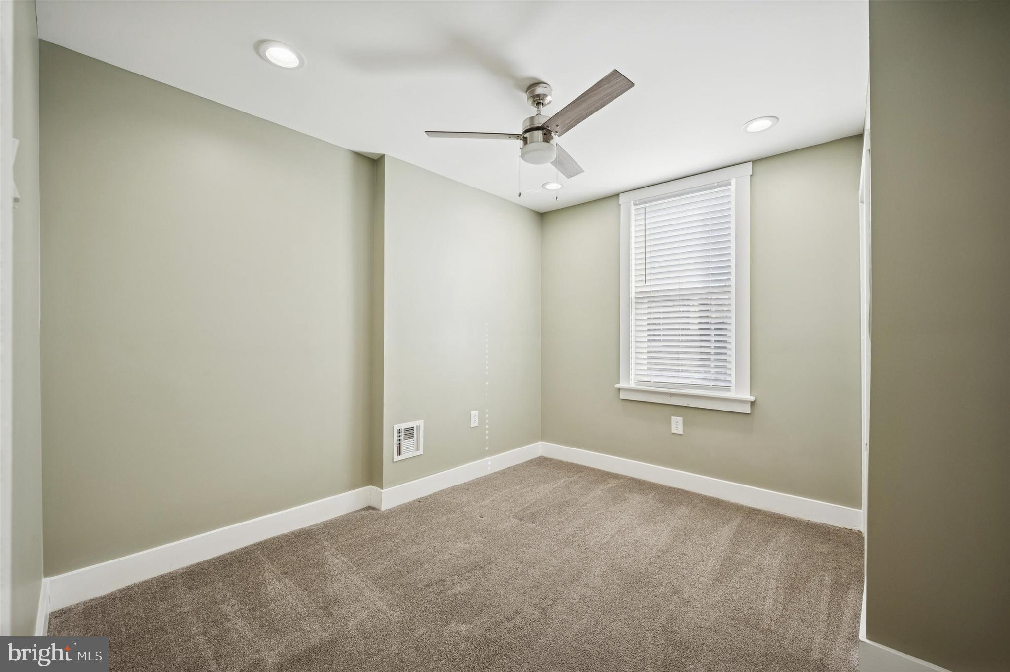 2851 ARAMINGO AVENUE