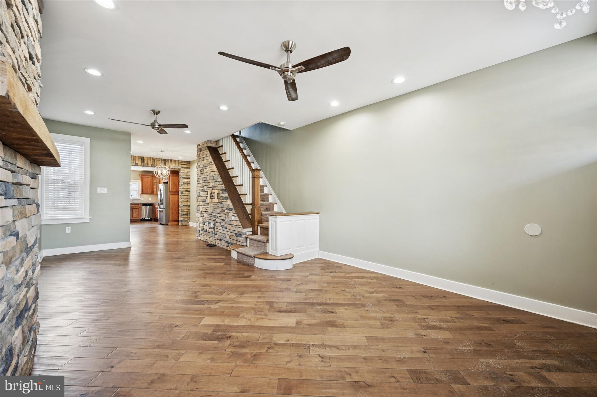 2851 ARAMINGO AVENUE