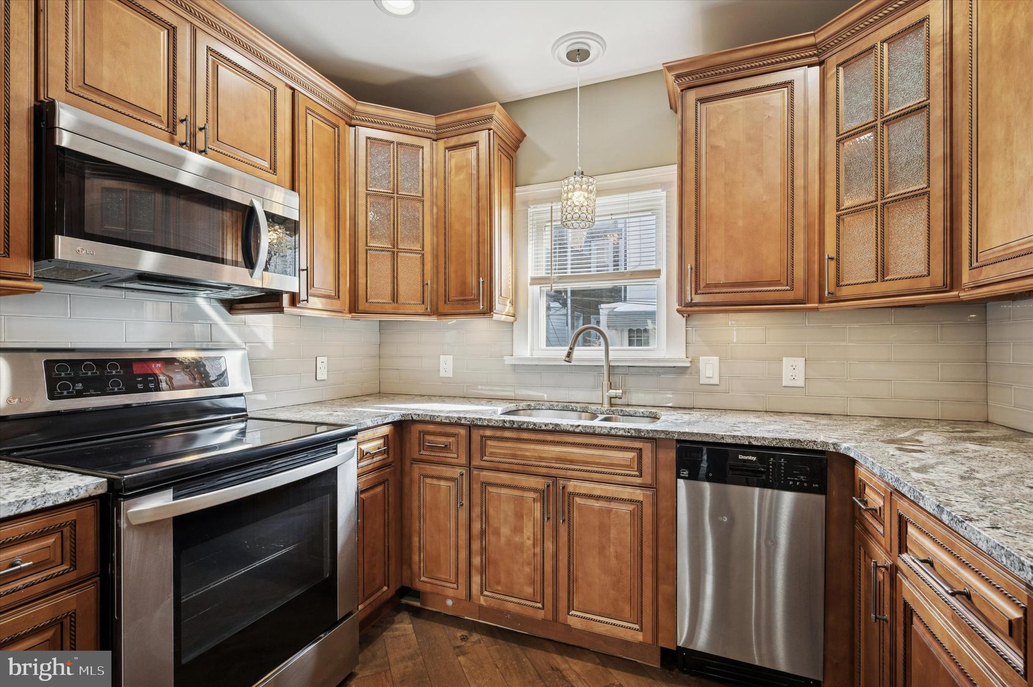 2851 ARAMINGO AVENUE