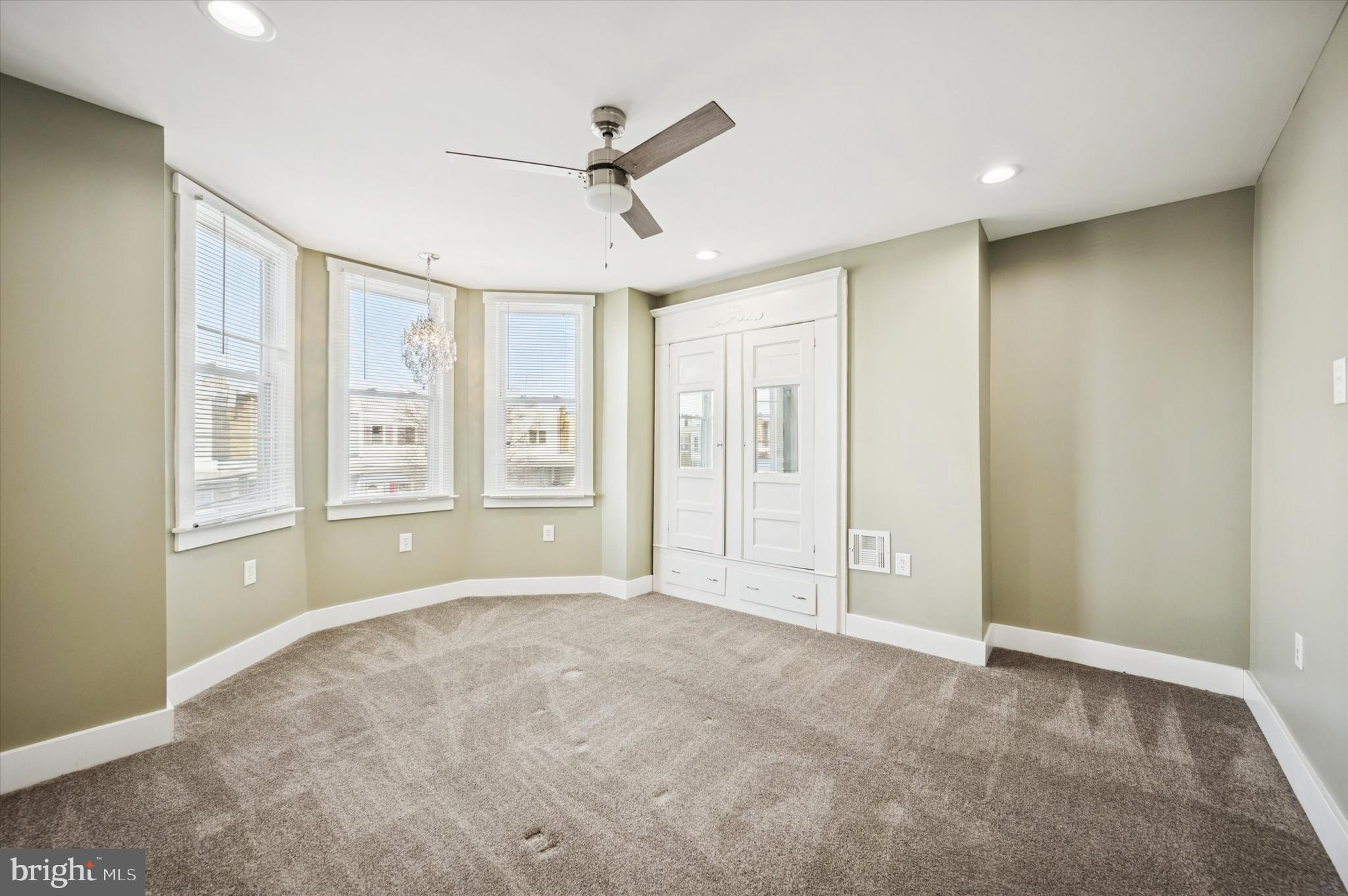 2851 ARAMINGO AVENUE