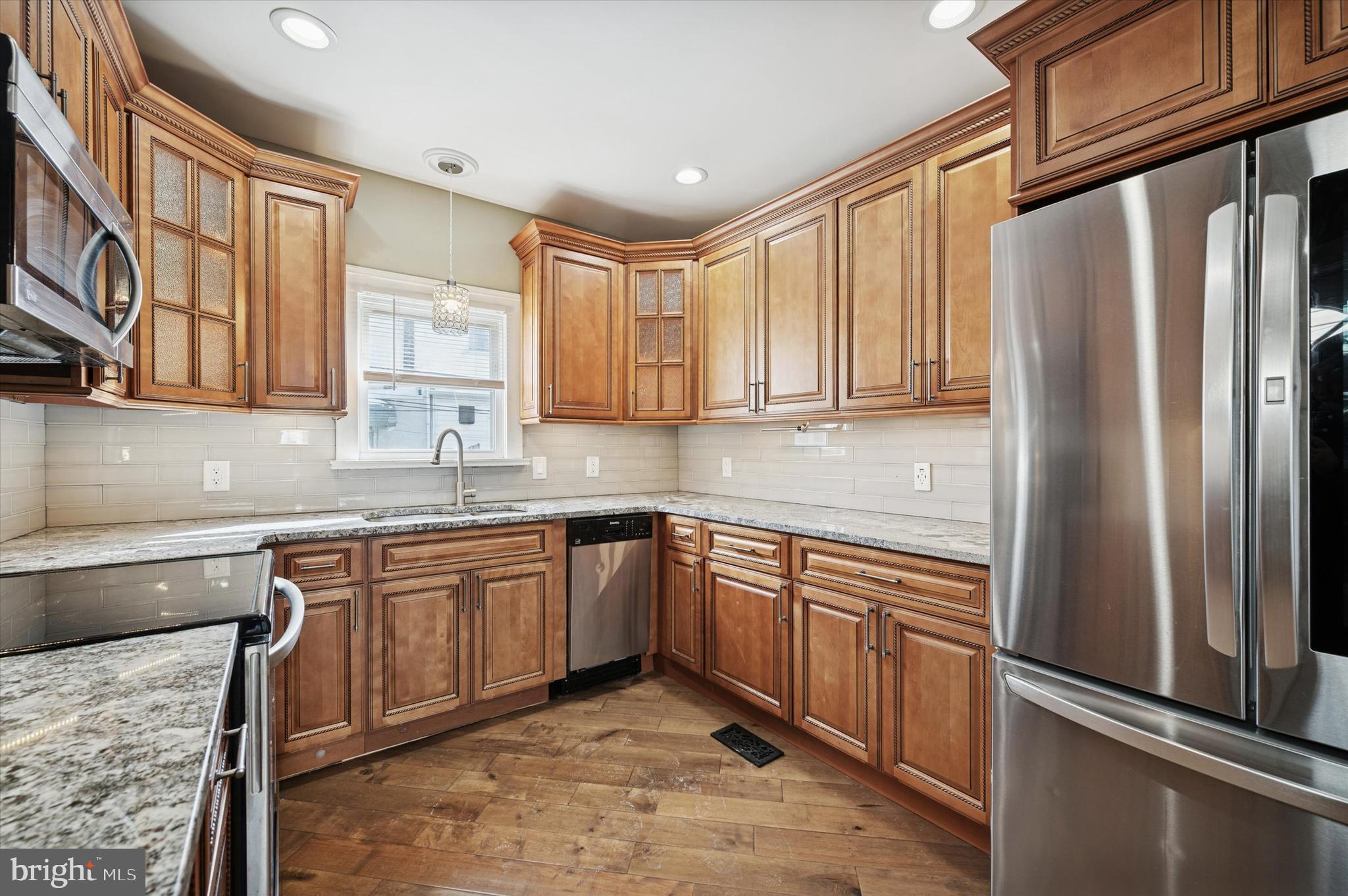 2851 ARAMINGO AVENUE