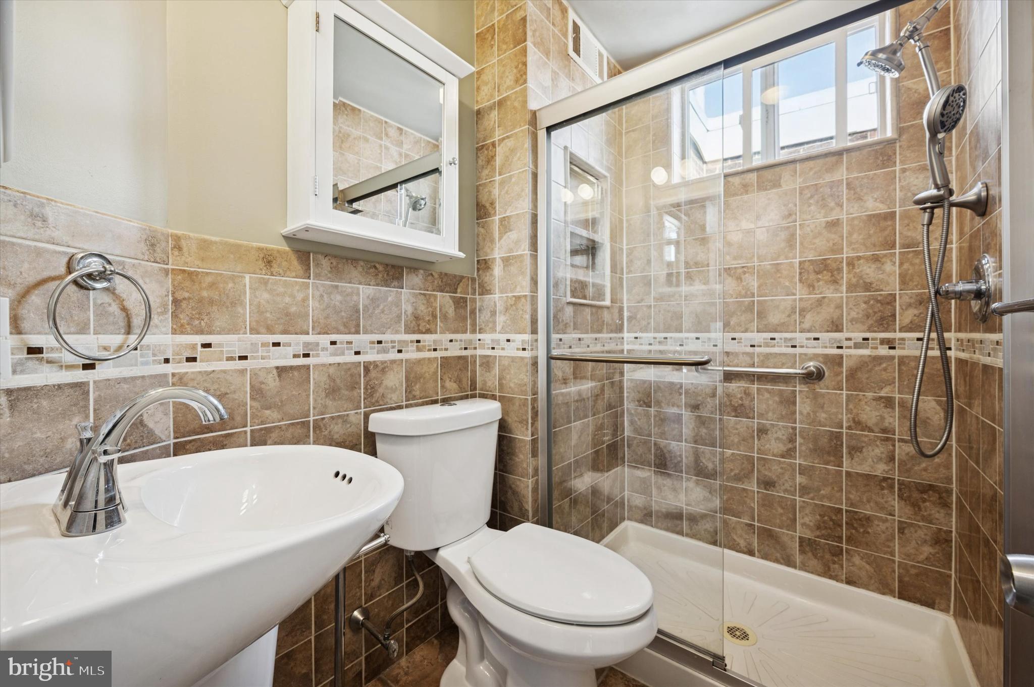 2851 ARAMINGO AVENUE