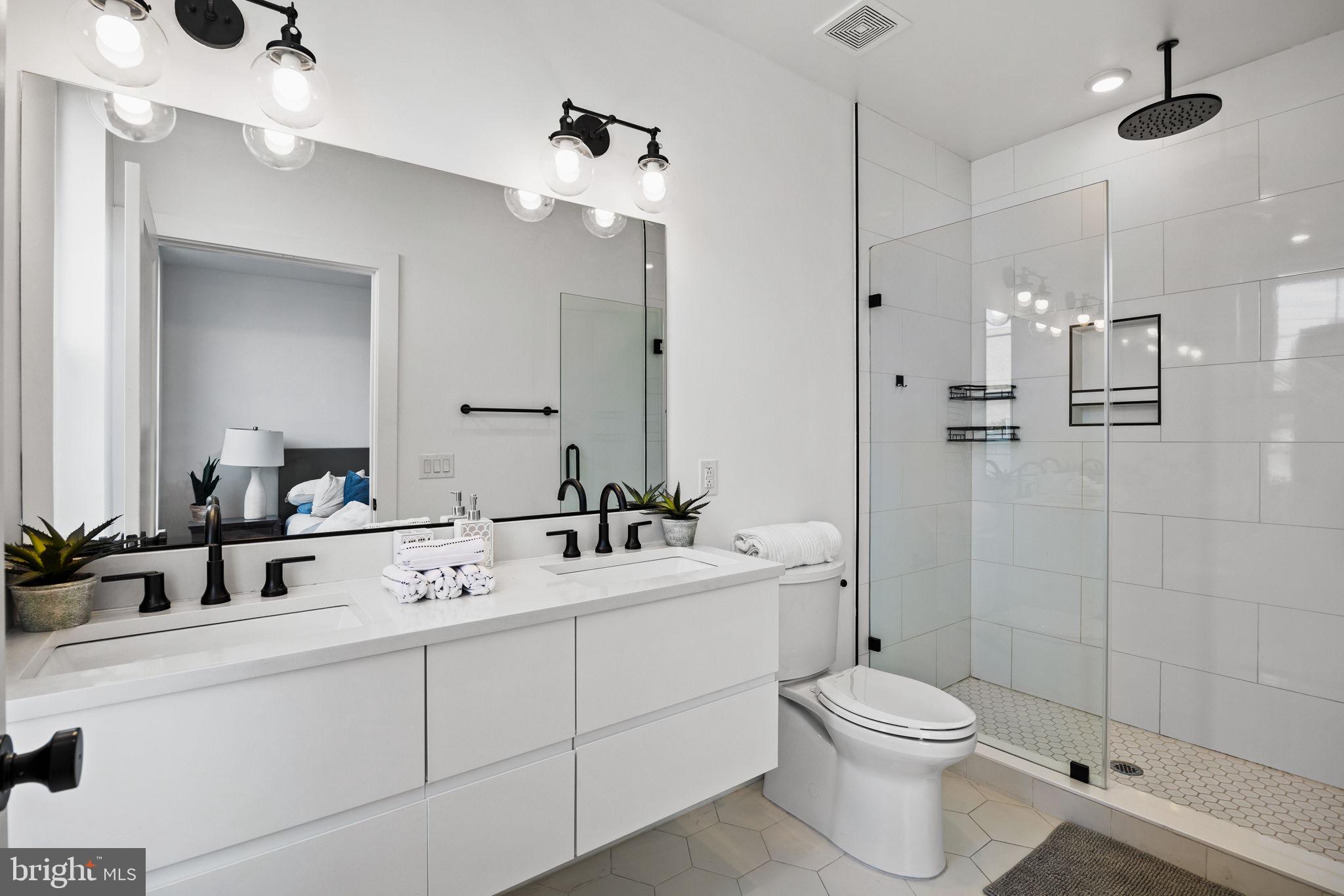 1513 CHRISTIAN STREET 4