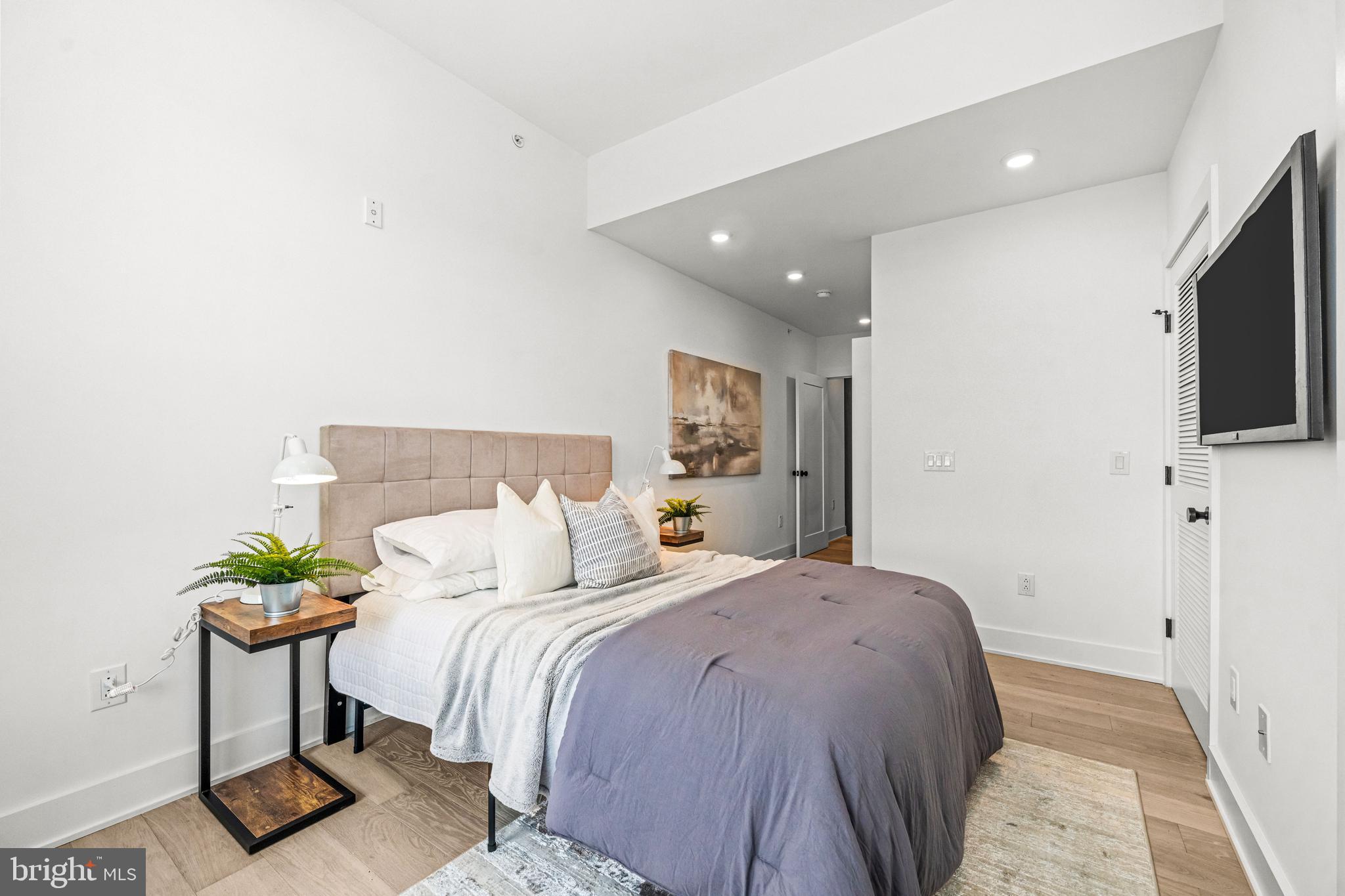 1513 CHRISTIAN STREET 4