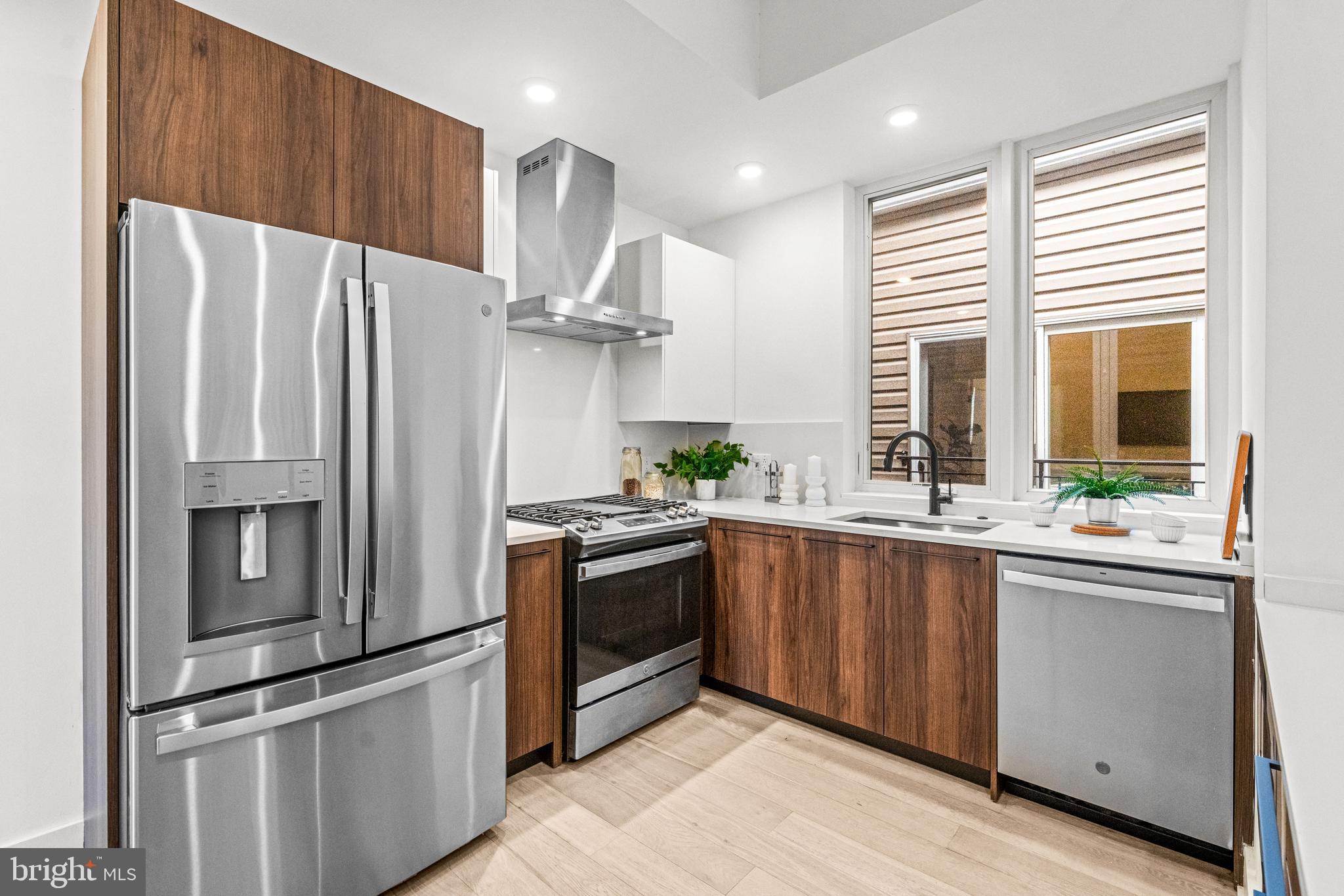 1513 CHRISTIAN STREET 4