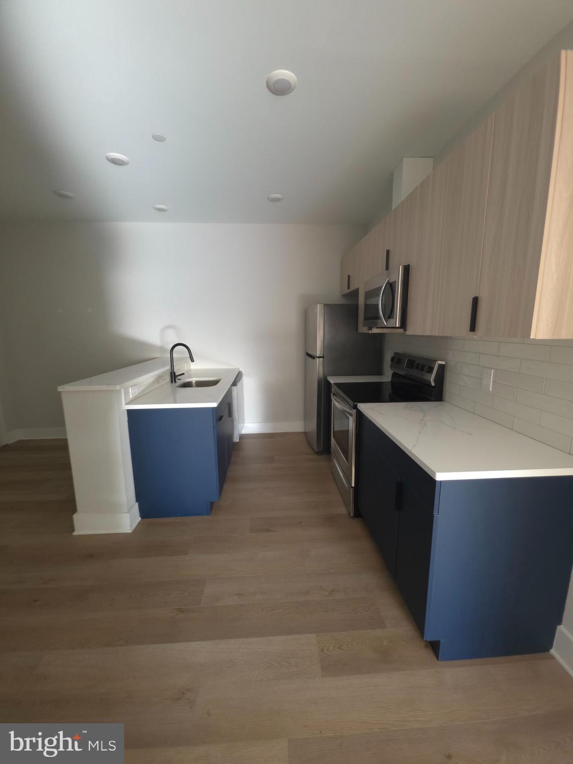 3503 MIDVALE AVENUE 404