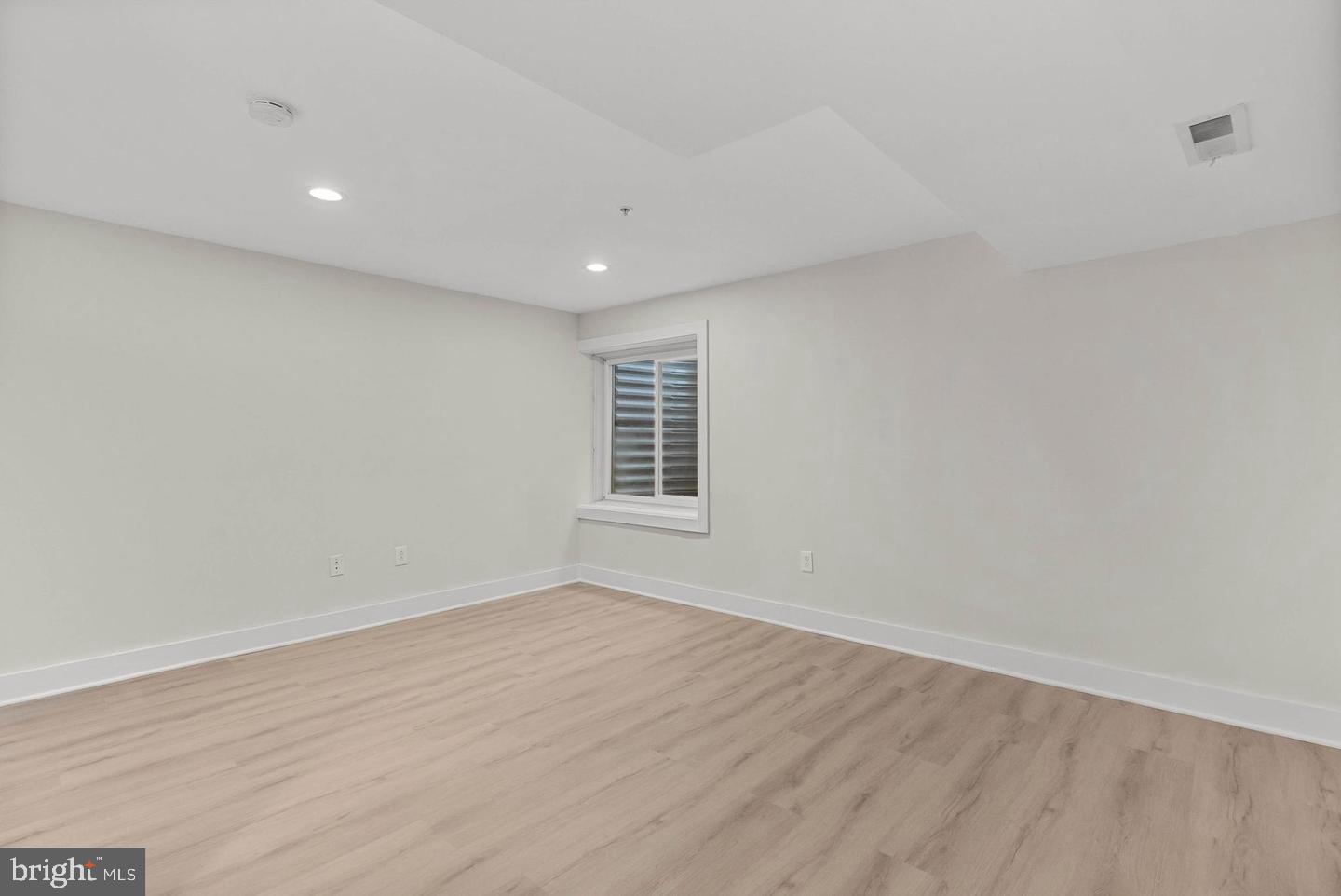 618 N AMERICAN STREET