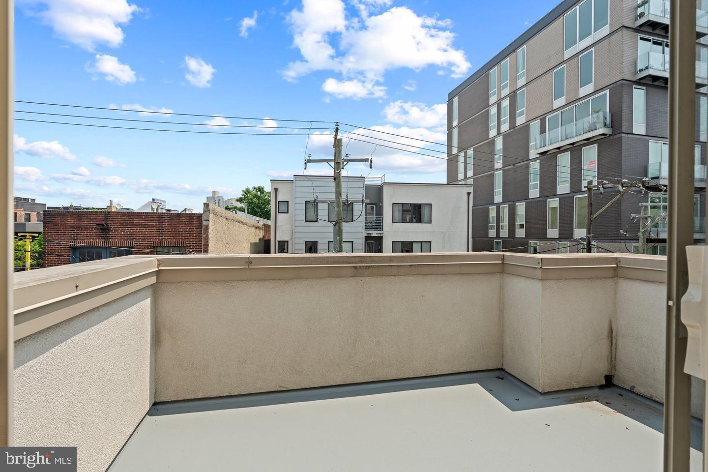 618 N AMERICAN STREET