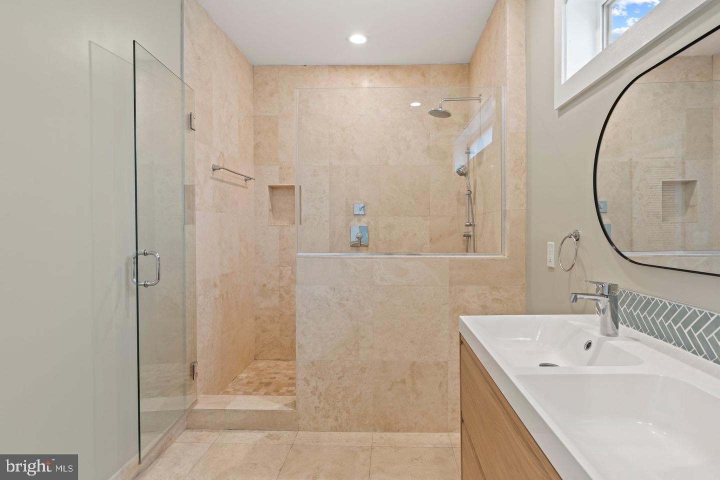 618 N AMERICAN STREET