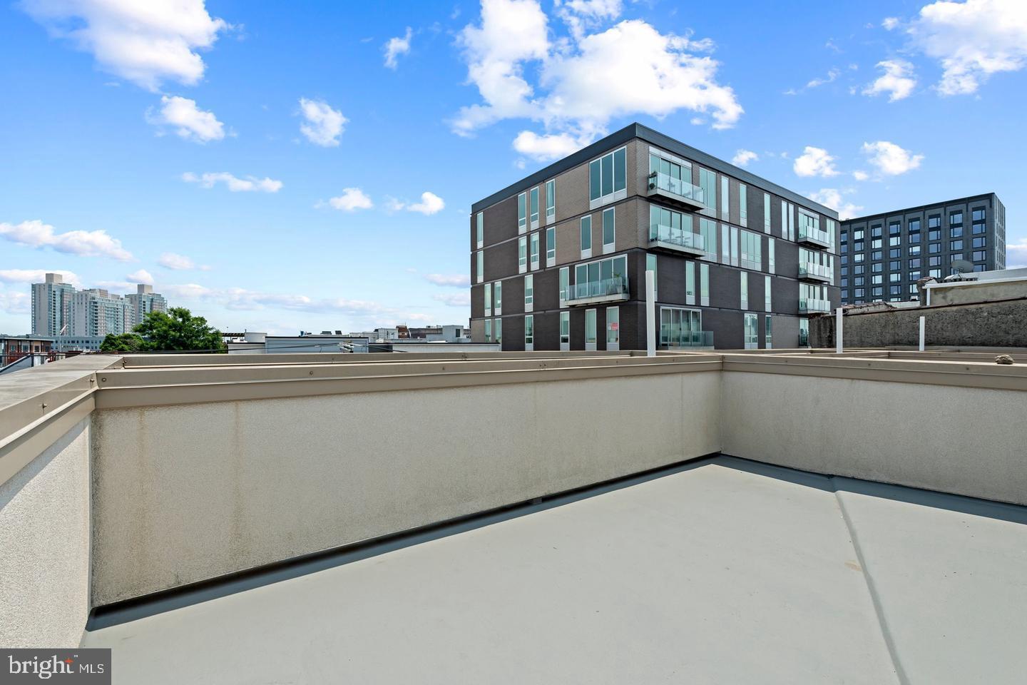 618 N AMERICAN STREET