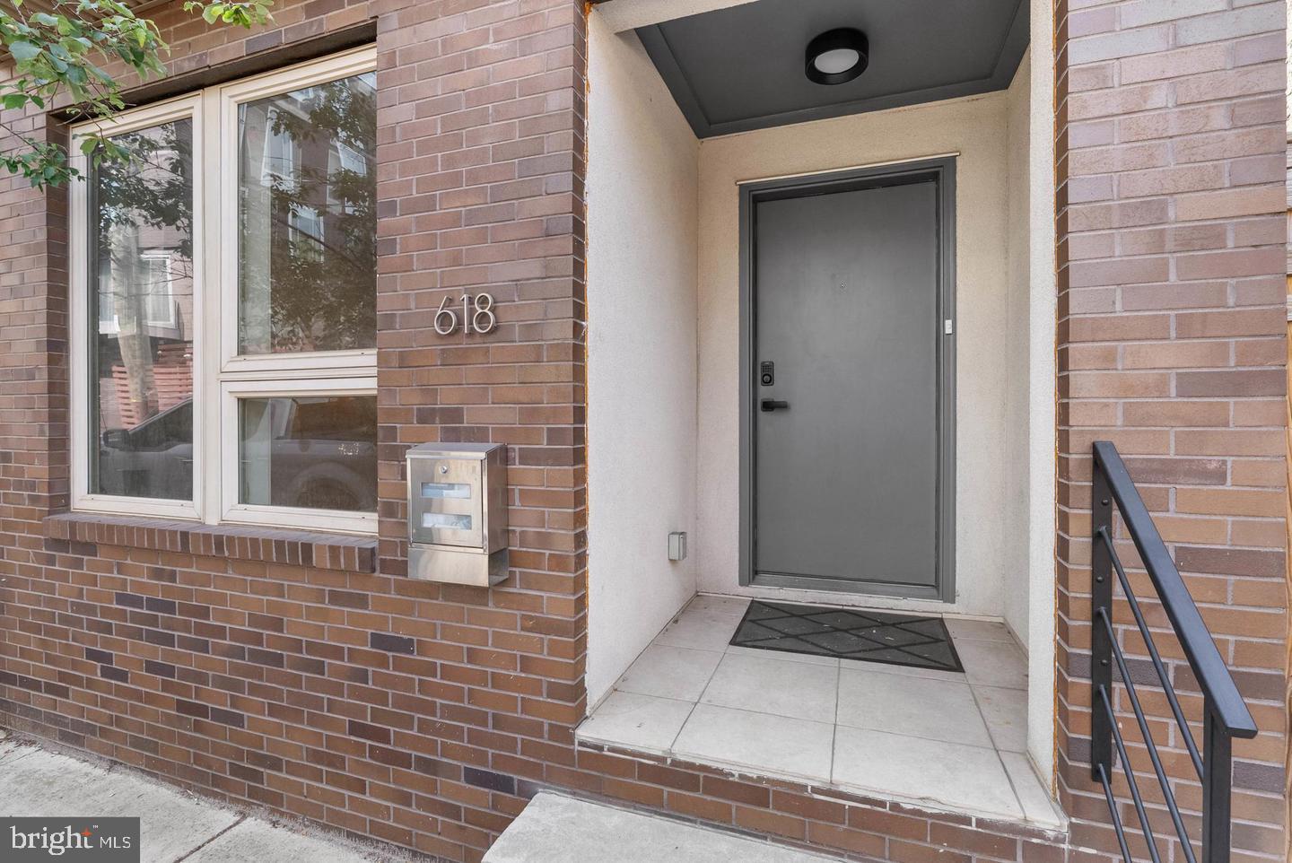 618 N AMERICAN STREET