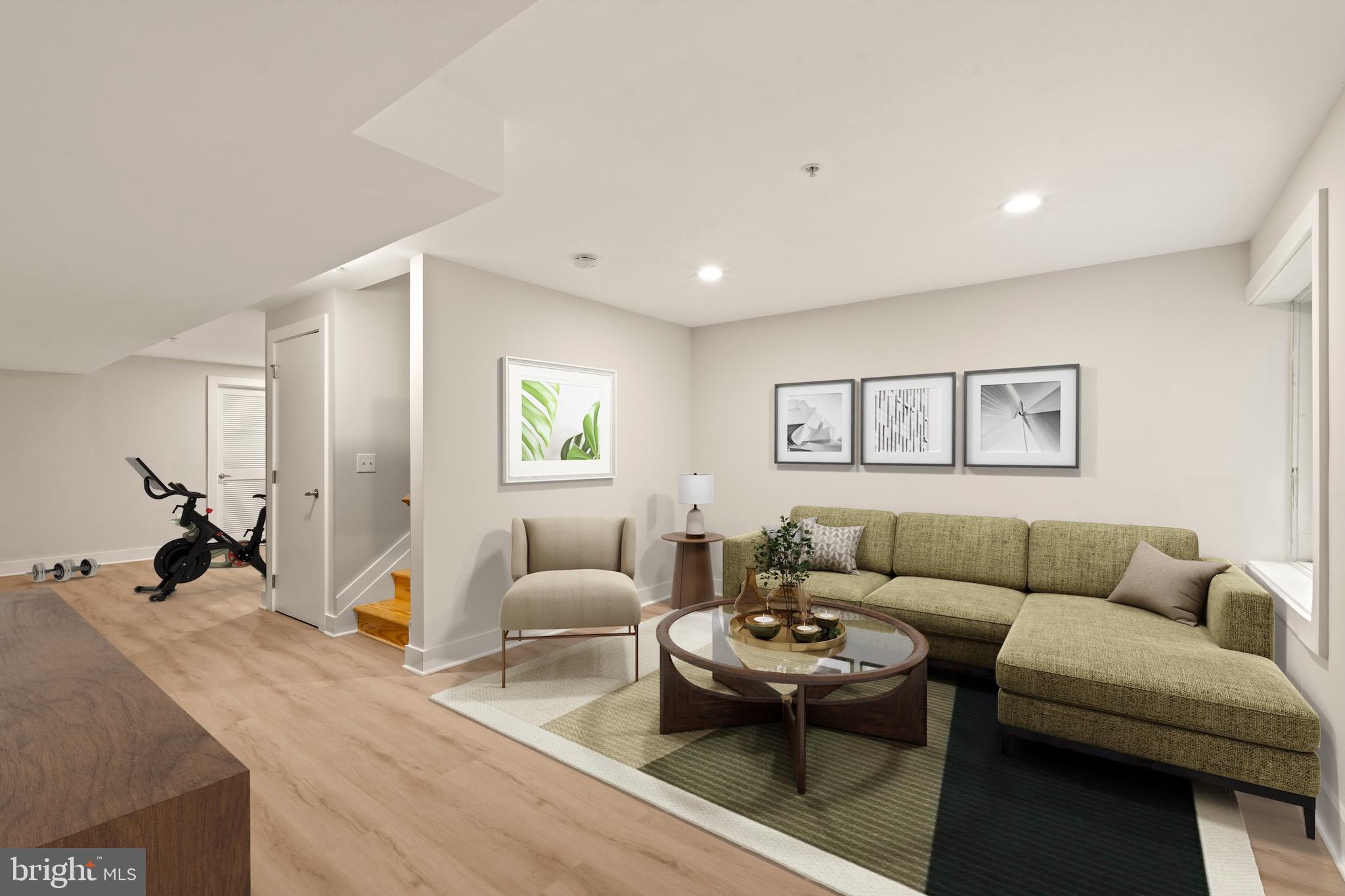 618 N AMERICAN STREET