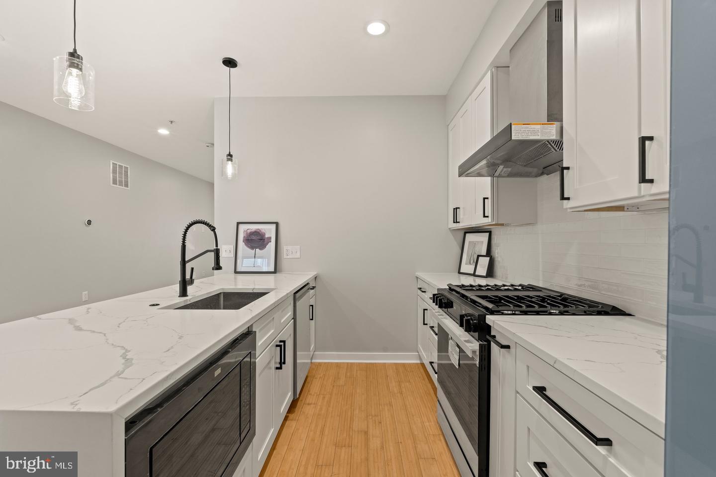 618 N AMERICAN STREET