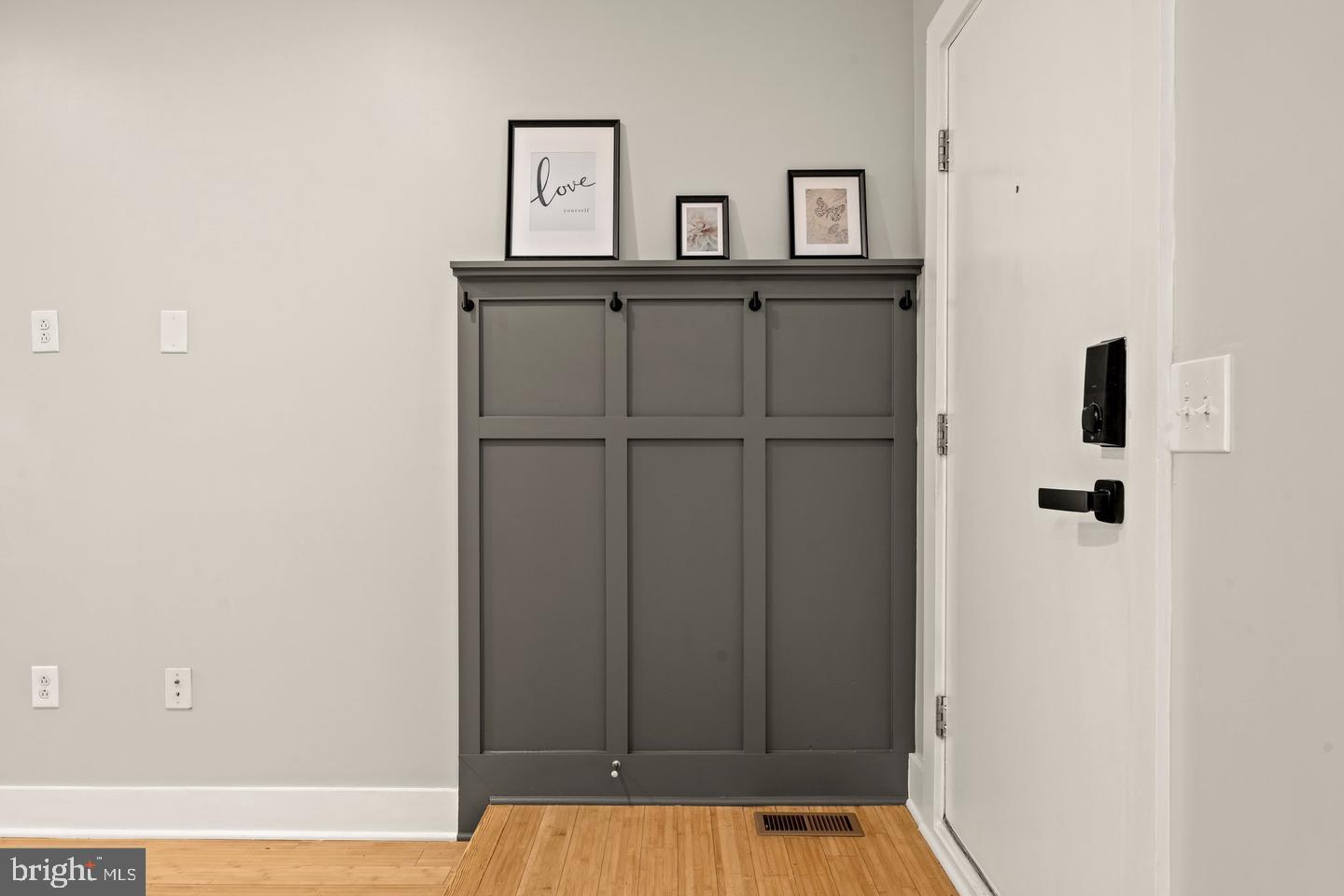 618 N AMERICAN STREET