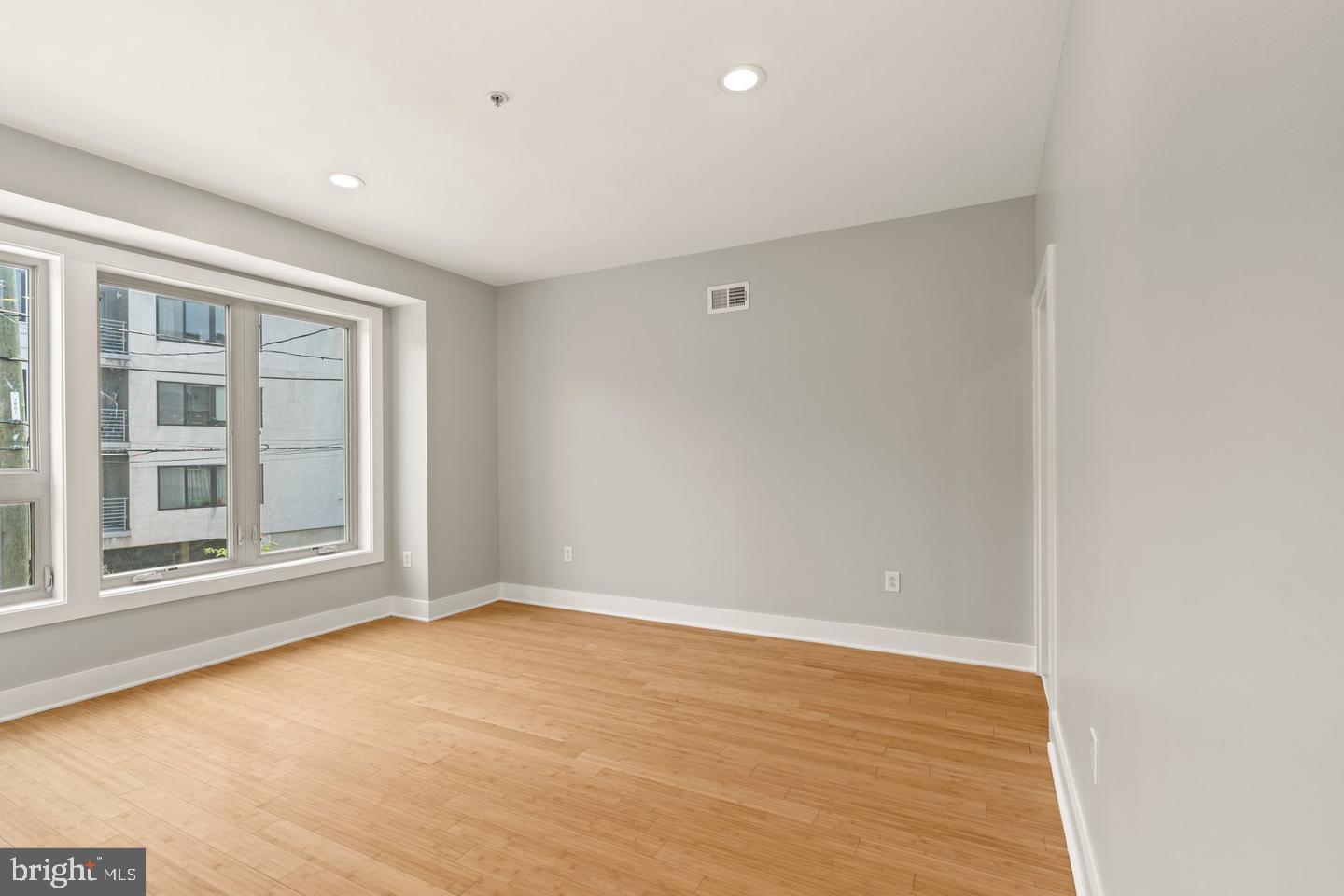 618 N AMERICAN STREET