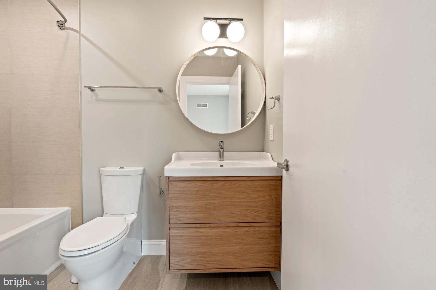 618 N AMERICAN STREET