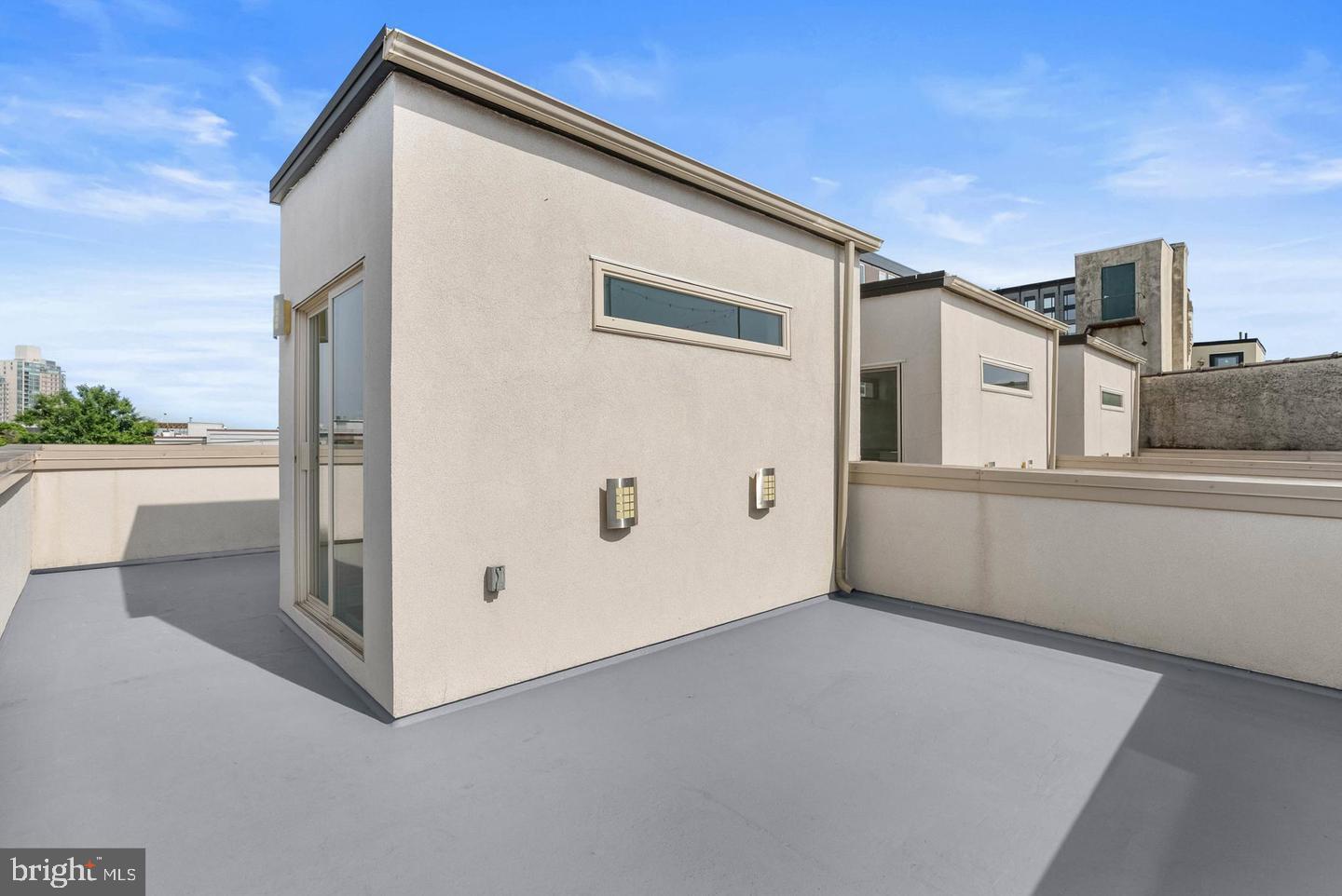 618 N AMERICAN STREET