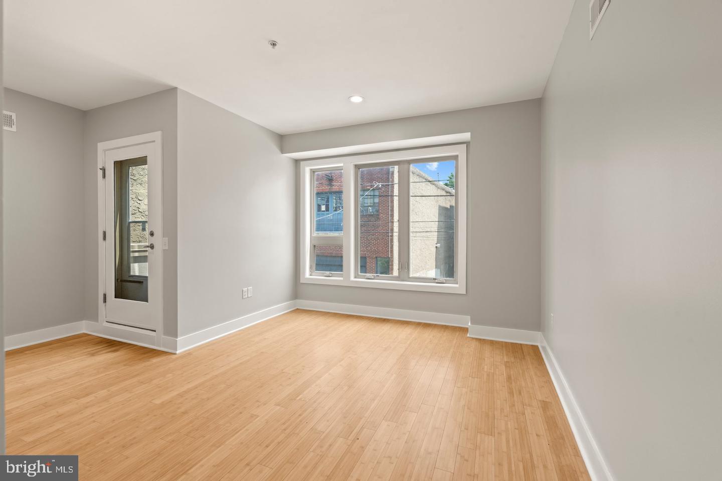 618 N AMERICAN STREET