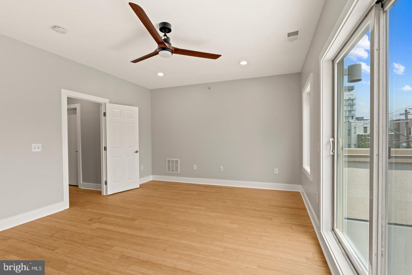 618 N AMERICAN STREET