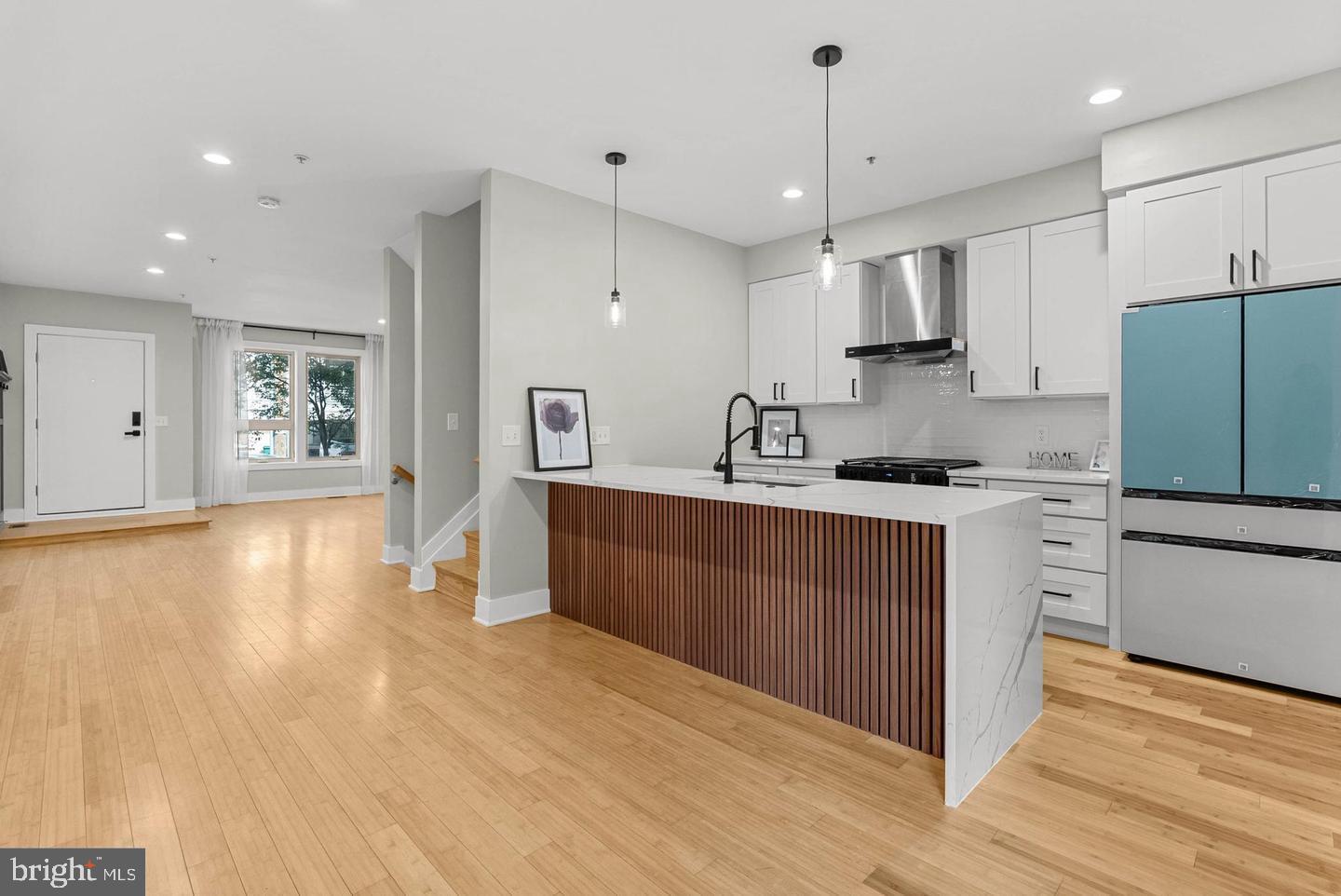 618 N AMERICAN STREET