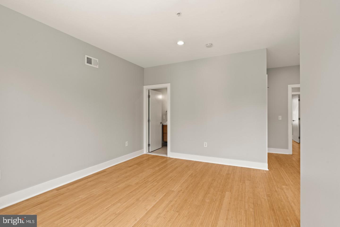 618 N AMERICAN STREET