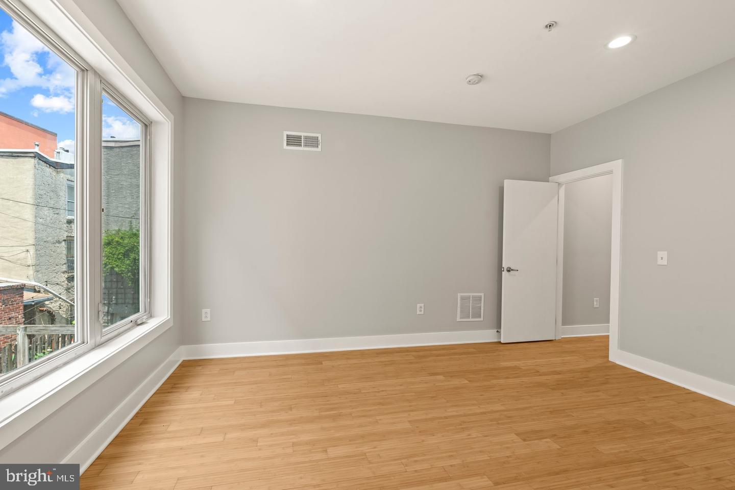 618 N AMERICAN STREET