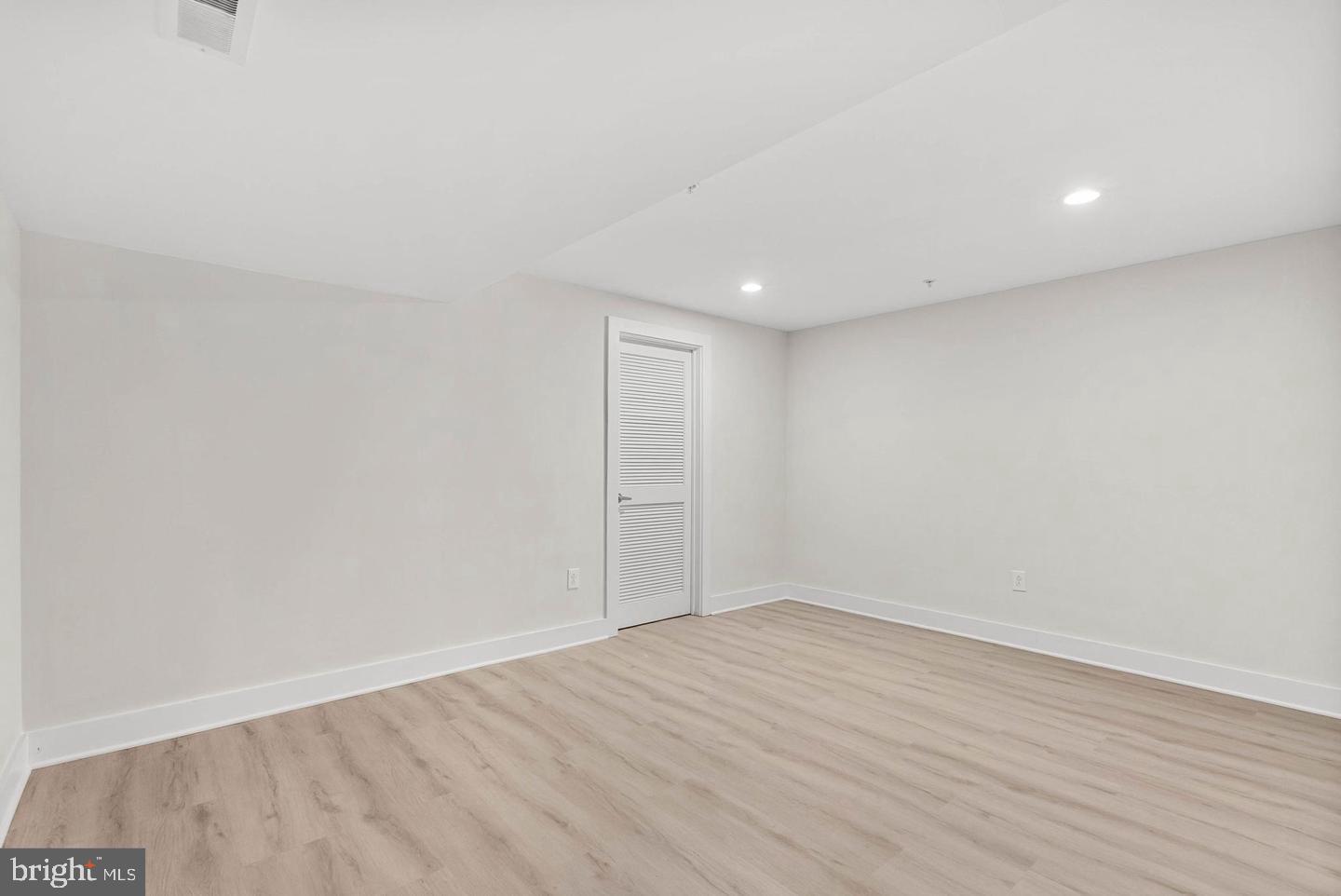 618 N AMERICAN STREET