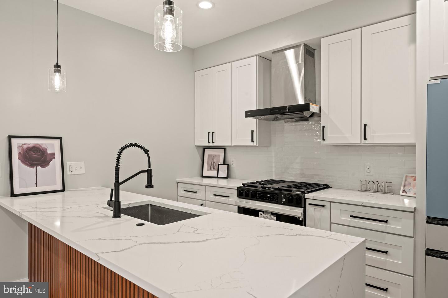 618 N AMERICAN STREET