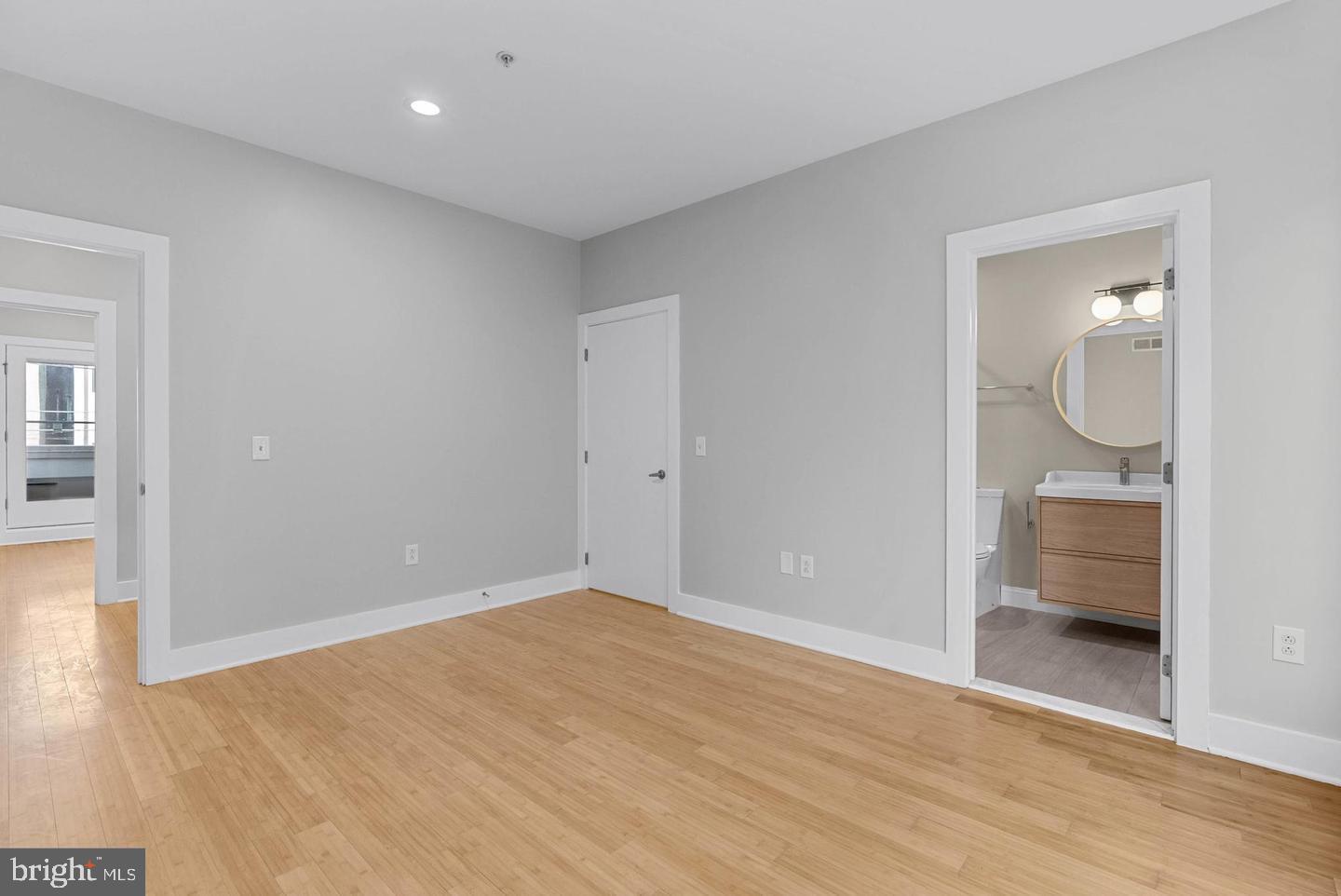 618 N AMERICAN STREET