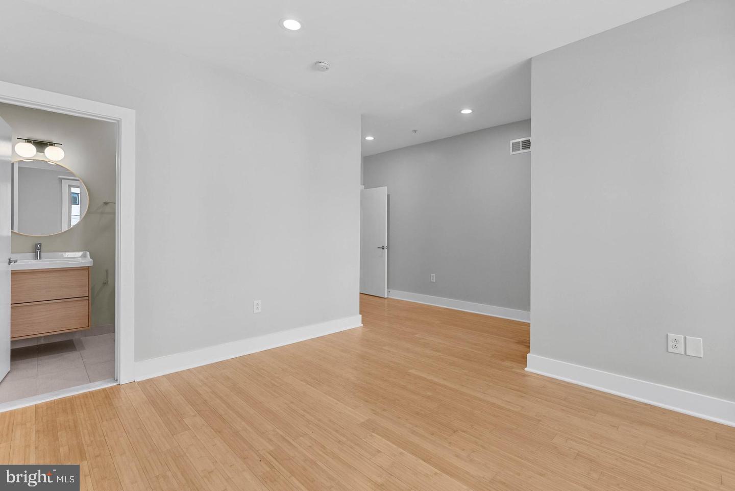 618 N AMERICAN STREET