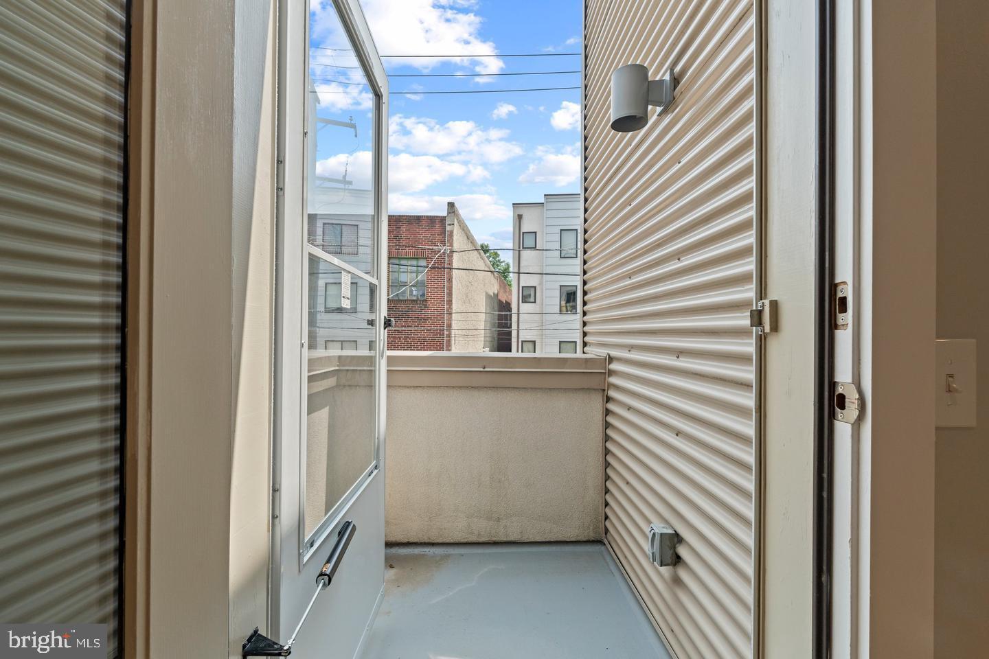 618 N AMERICAN STREET