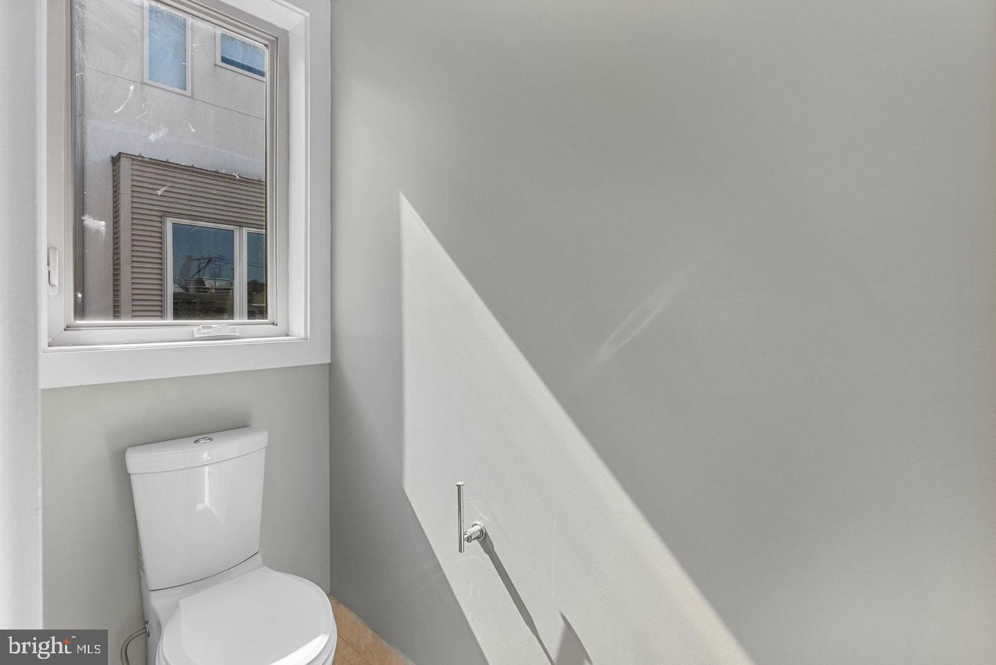 618 N AMERICAN STREET