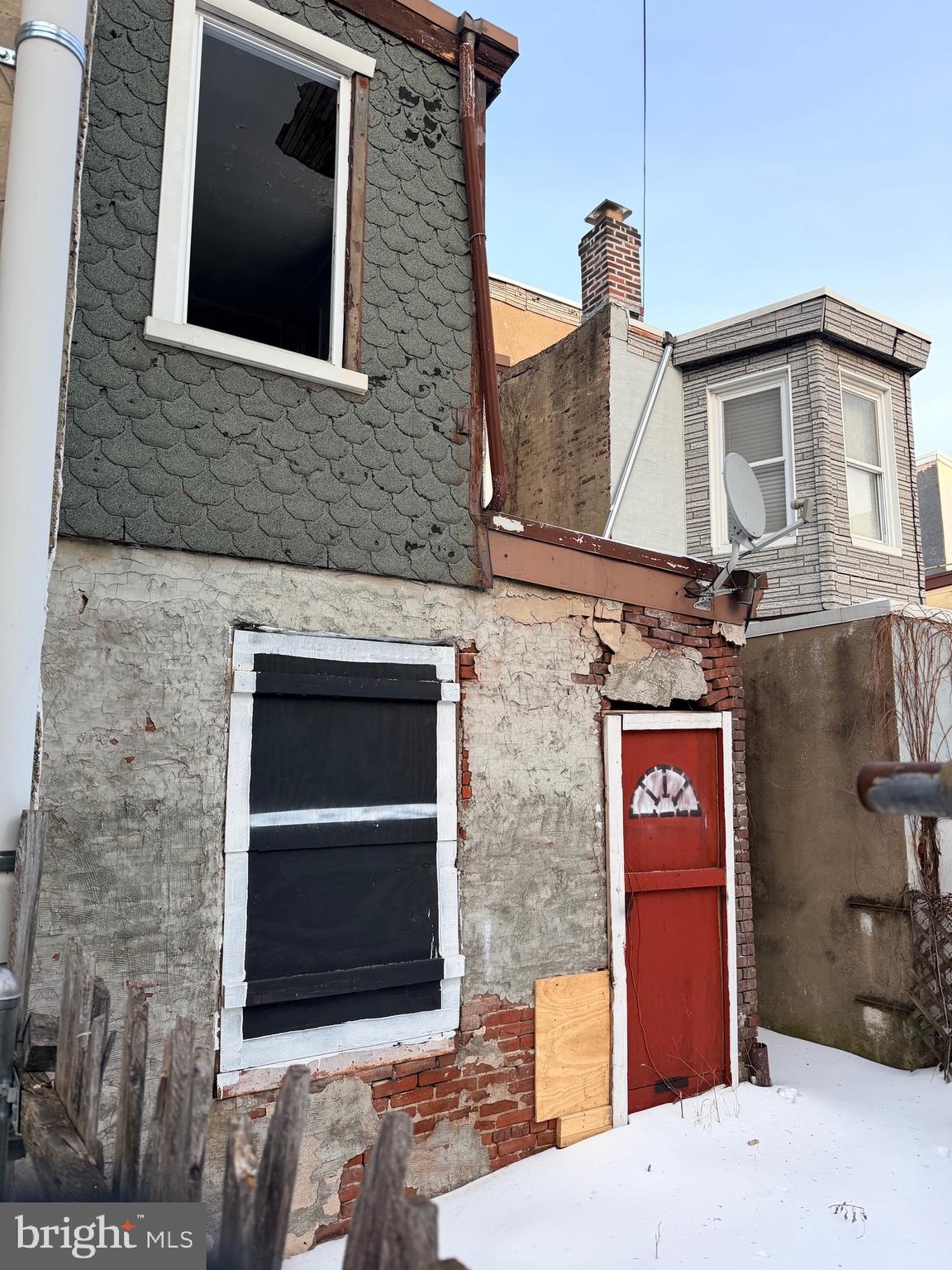 2716 E LEHIGH AVENUE