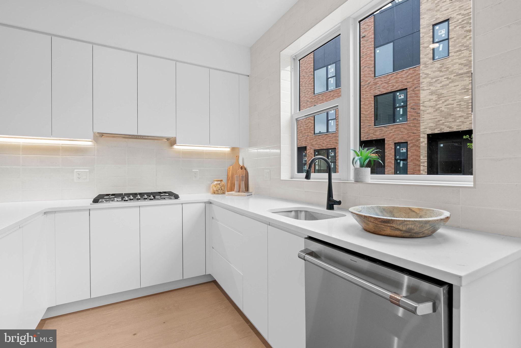 650 FAIRMOUNT AVENUE J2