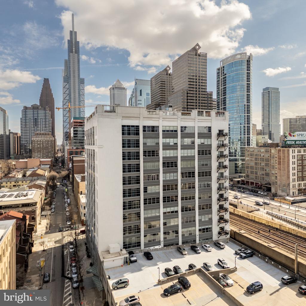 2200 ARCH STREET 28 1011