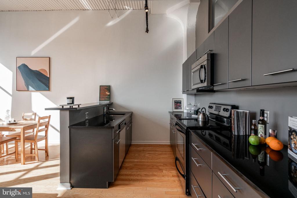 2200 ARCH STREET 28 1011
