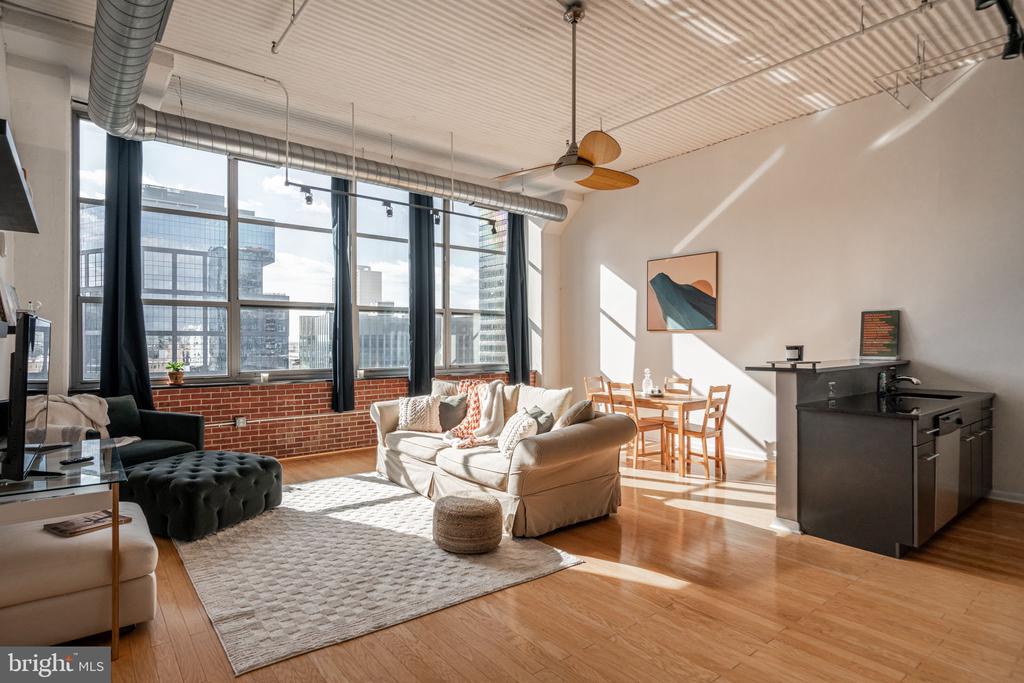 2200 ARCH STREET 28 1011