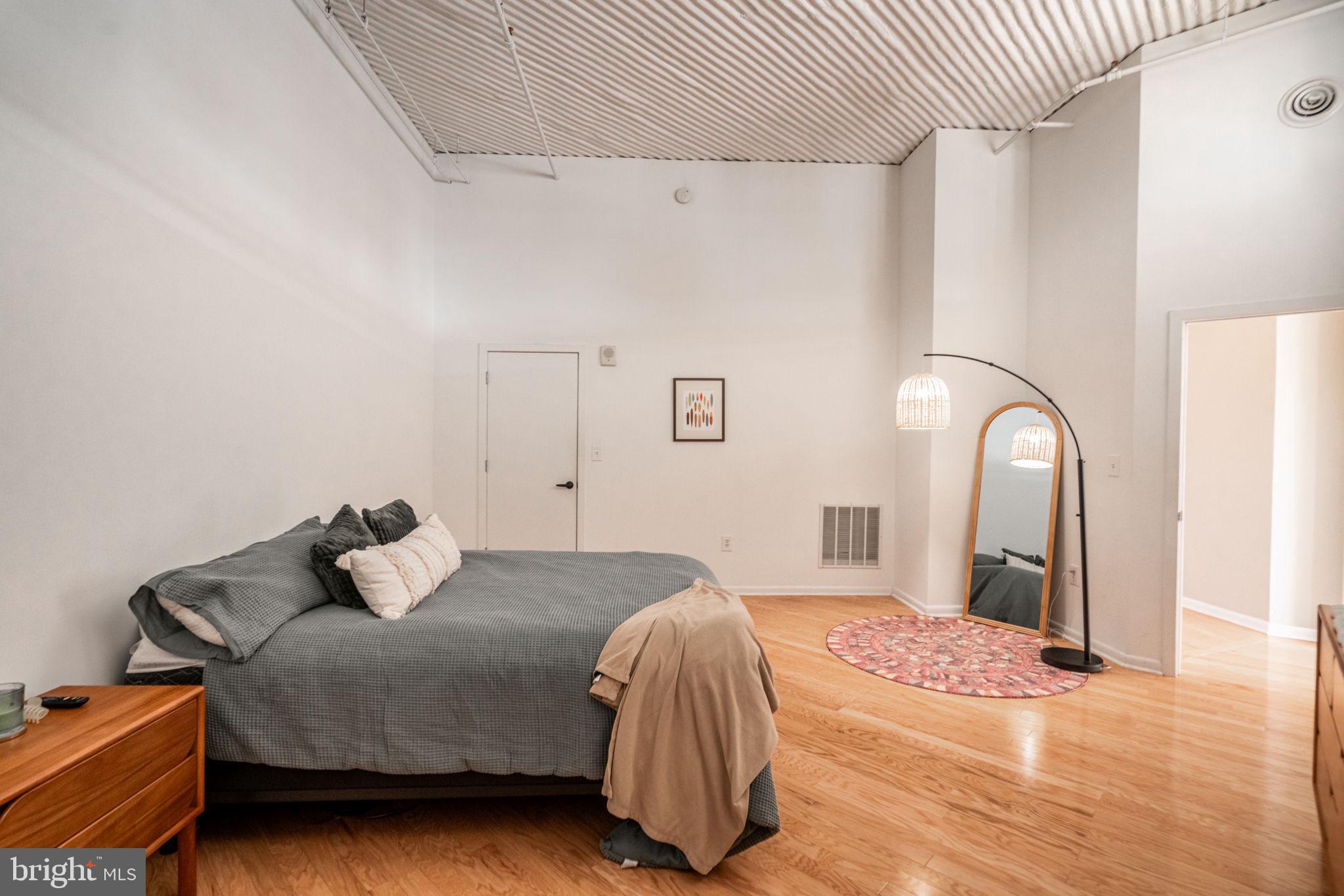 2200 ARCH STREET 28 1011