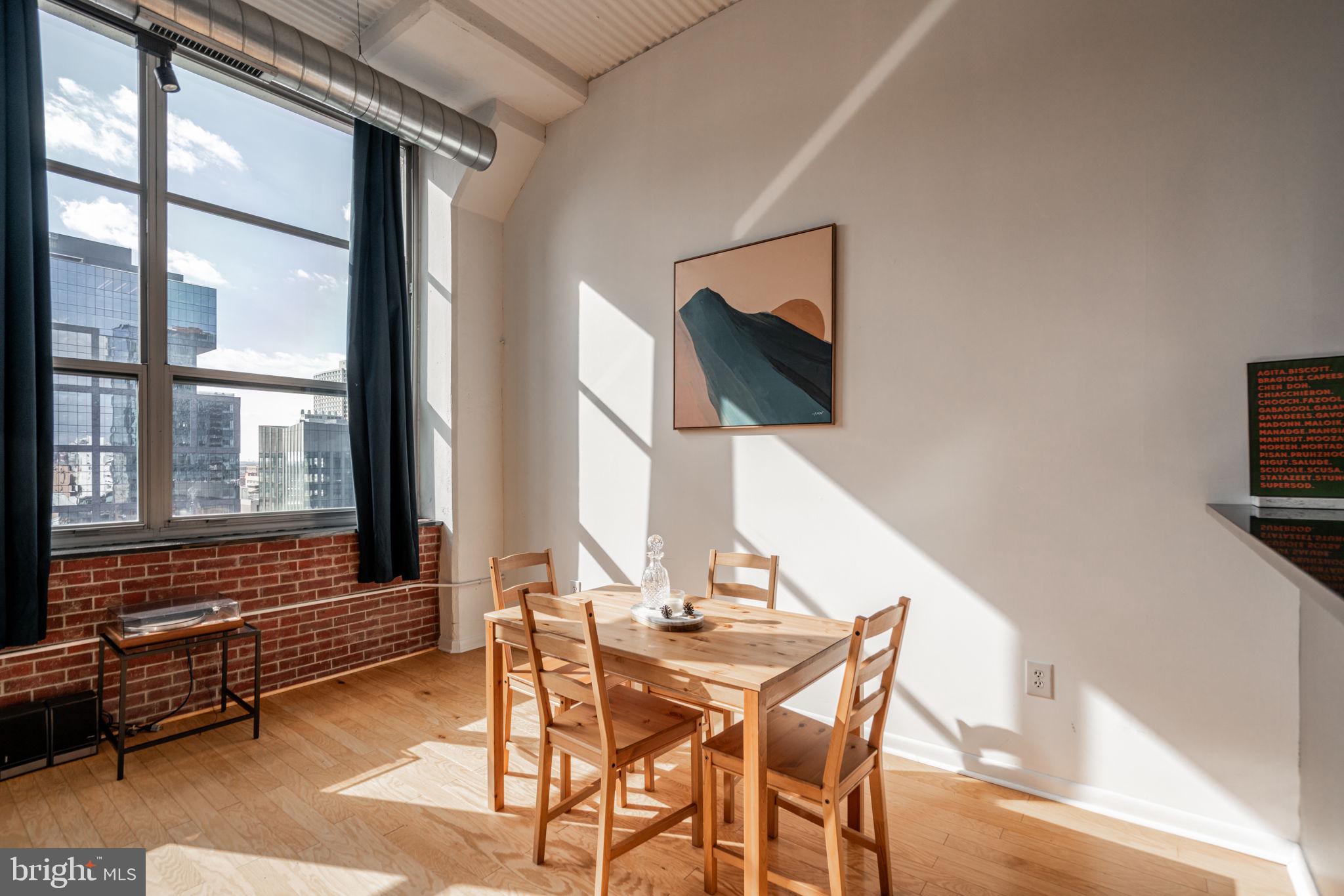 2200 ARCH STREET 28 1011