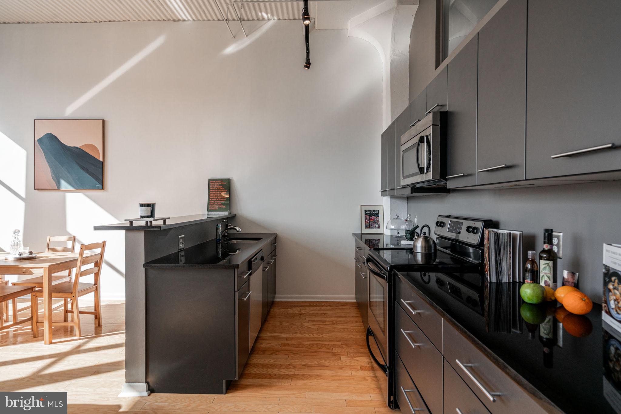 2200 ARCH STREET 28 1011