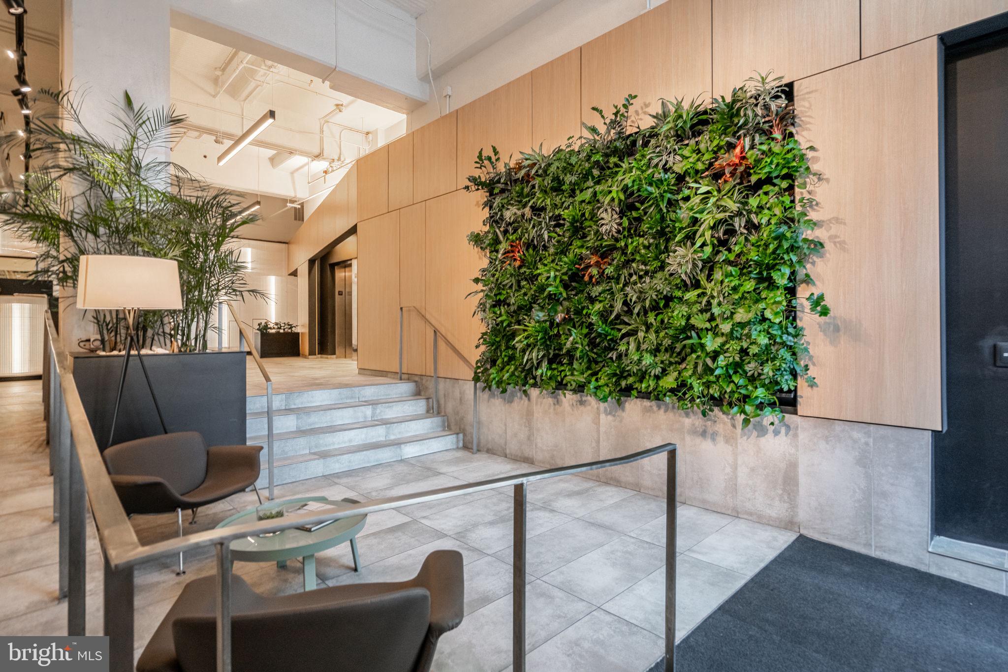 2200 ARCH STREET 28 1011